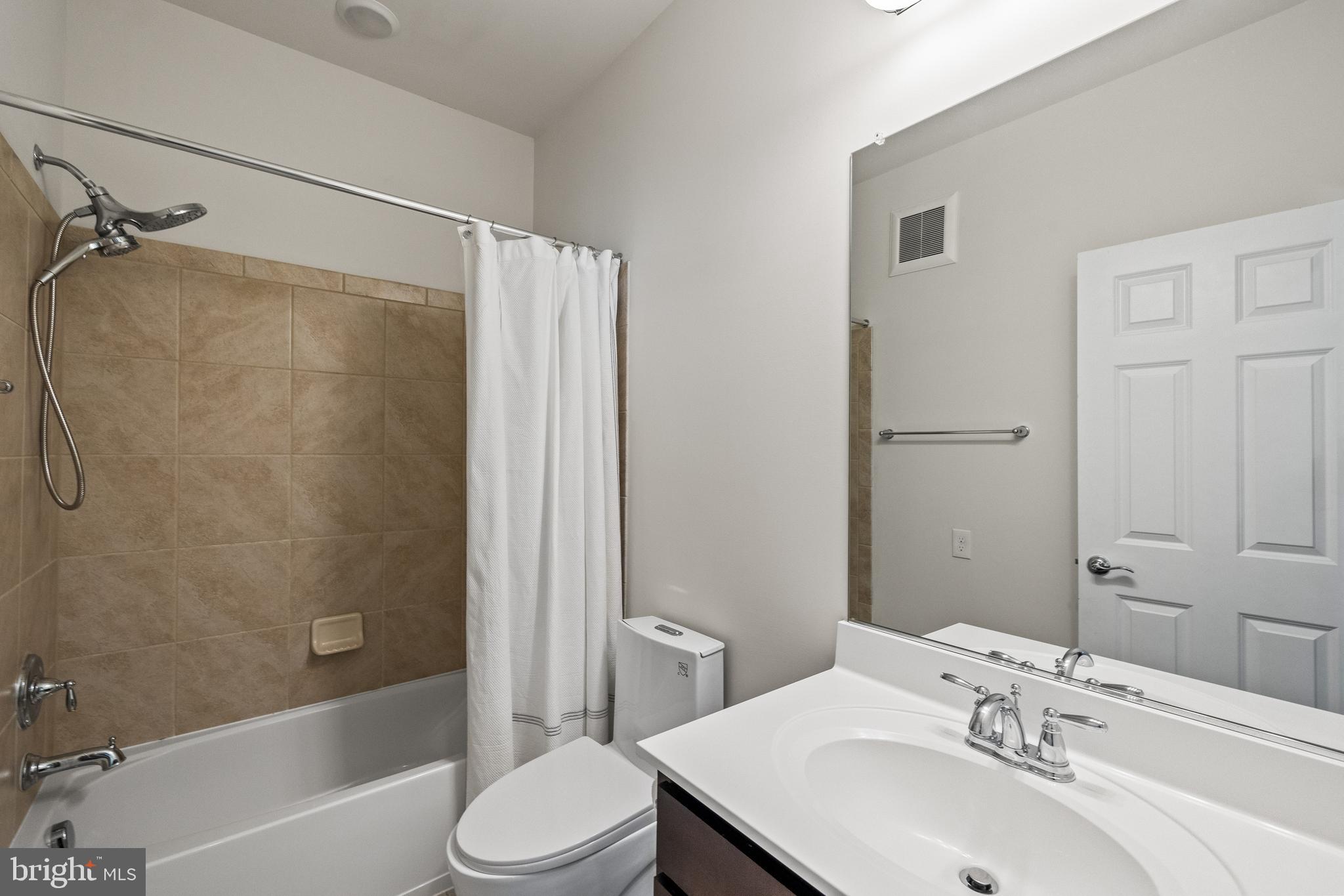 CAMBRIA SQUARE - Residential Lease