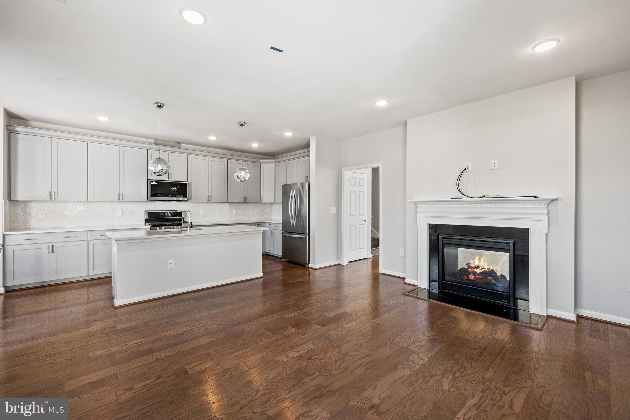 CAMBRIA SQUARE - Residential Lease