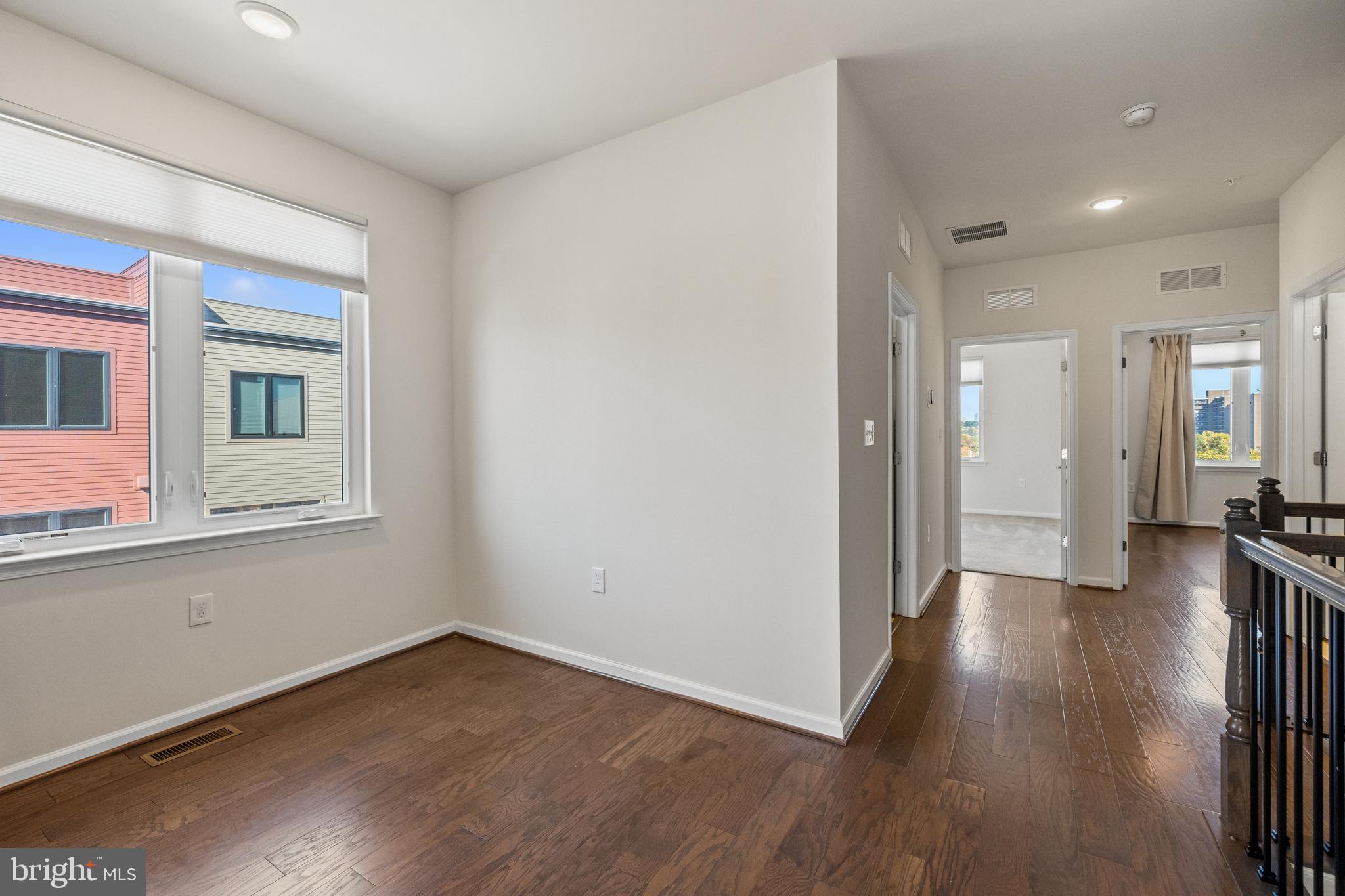 CAMBRIA SQUARE - Residential Lease