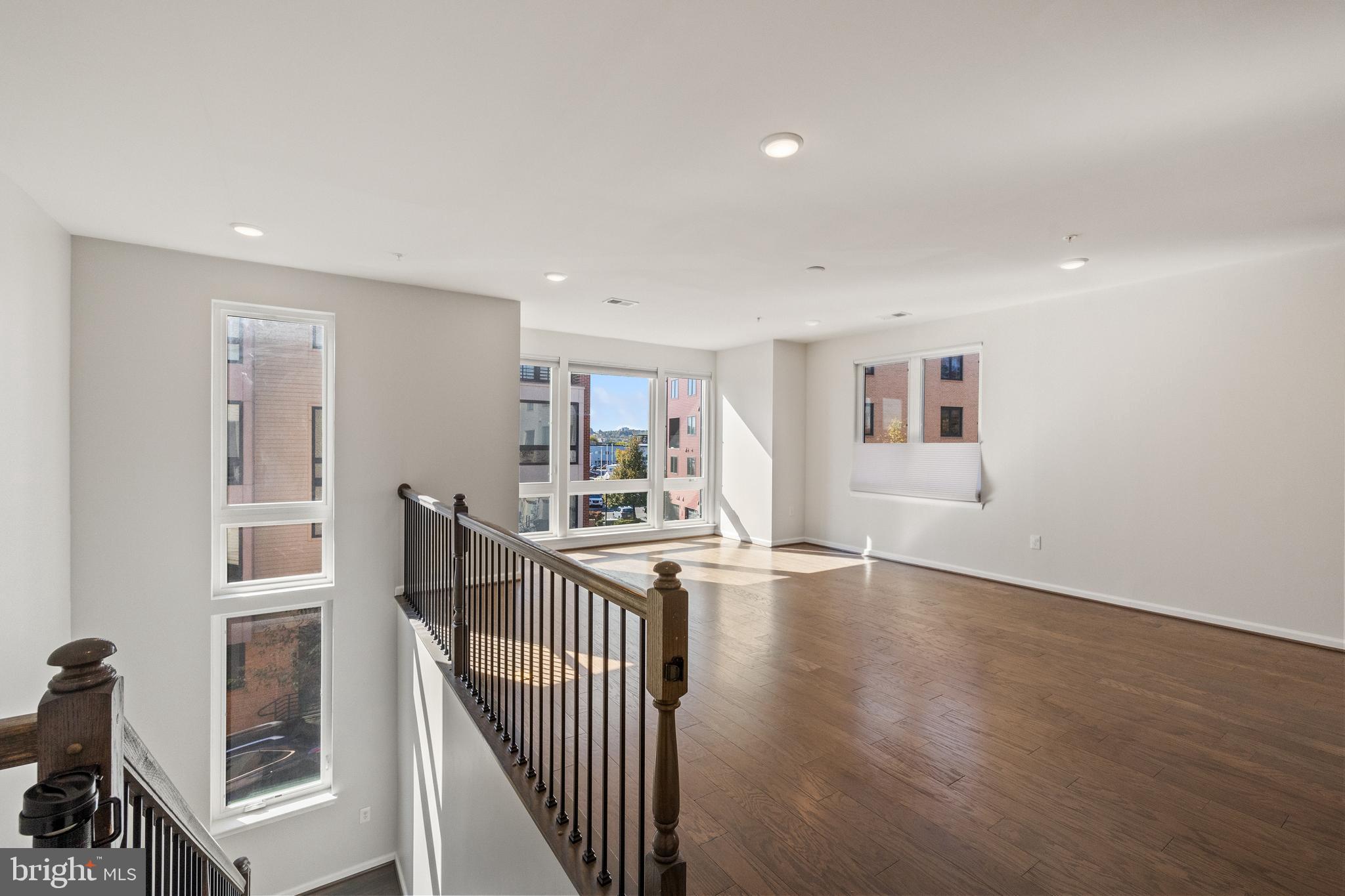 CAMBRIA SQUARE - Residential Lease