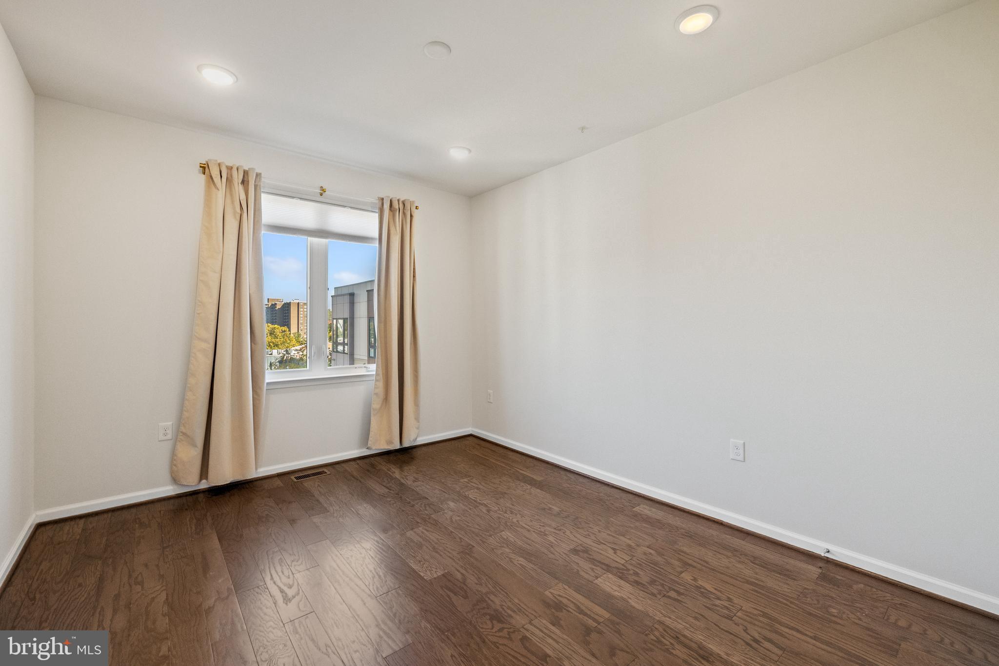 CAMBRIA SQUARE - Residential Lease