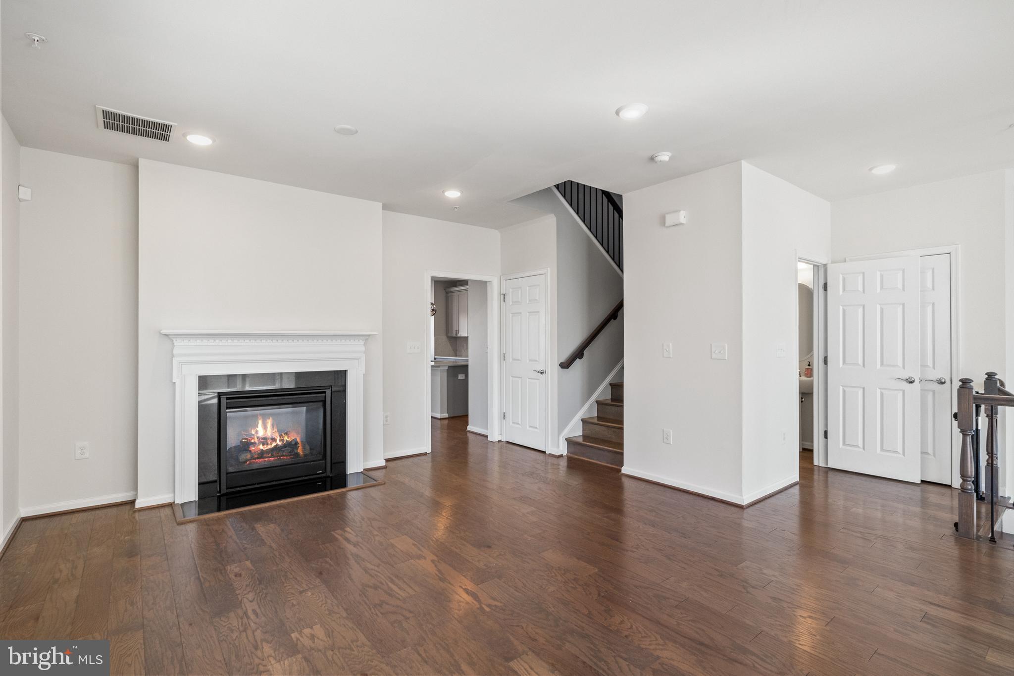 CAMBRIA SQUARE - Residential Lease