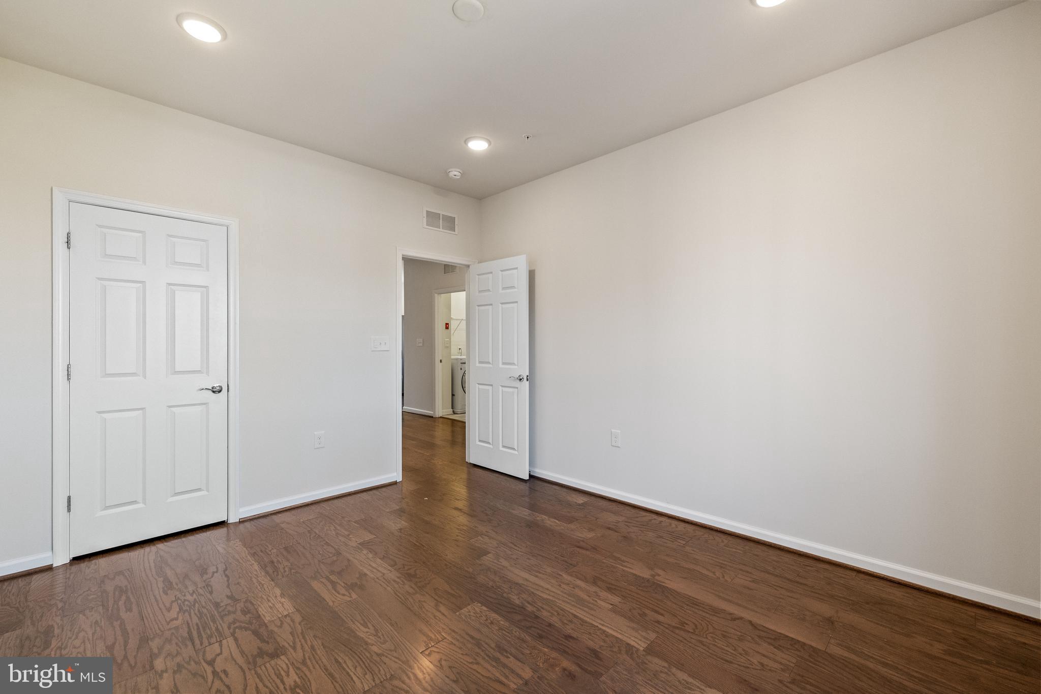 CAMBRIA SQUARE - Residential Lease