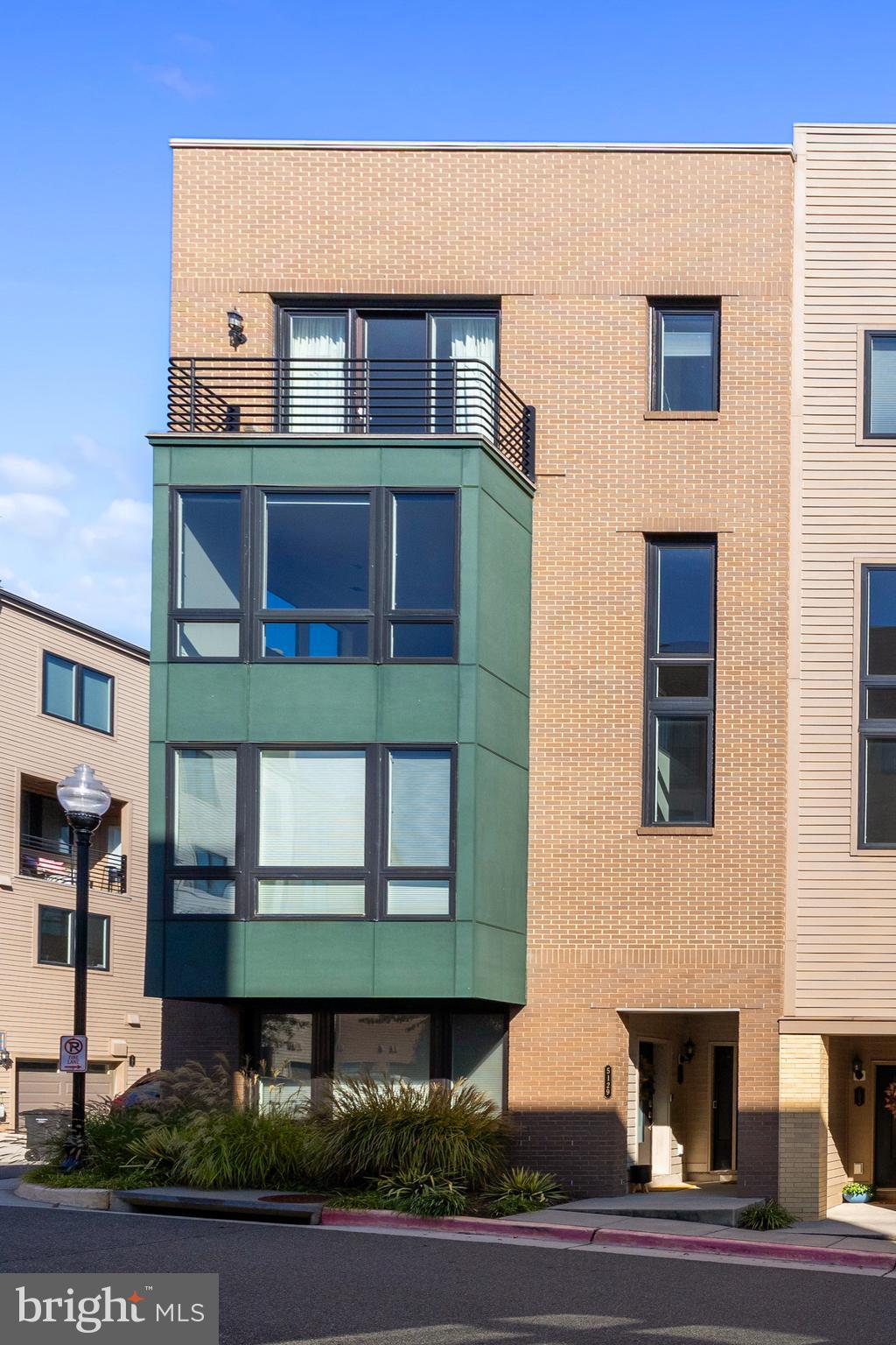 CAMBRIA SQUARE - Residential Lease