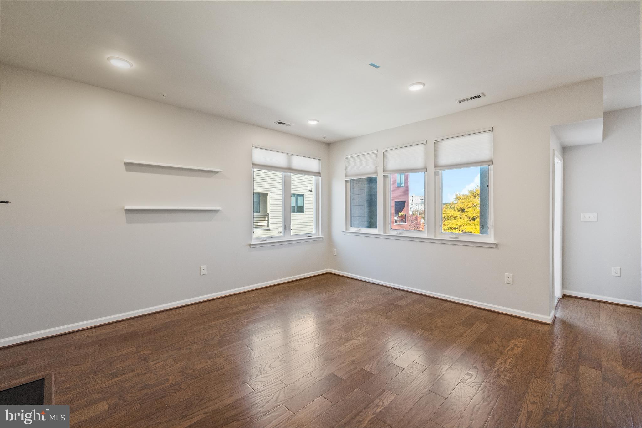 CAMBRIA SQUARE - Residential Lease