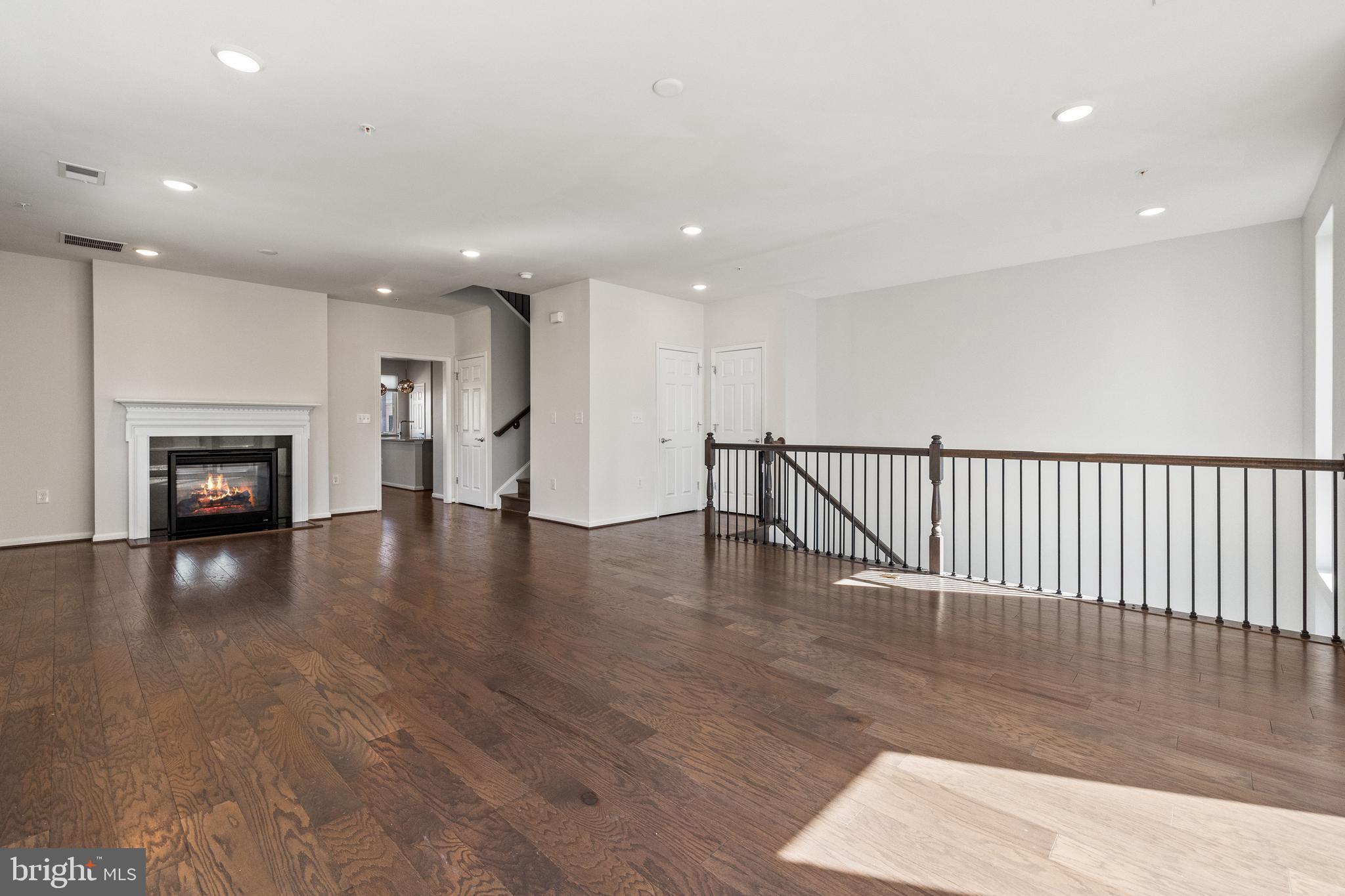 CAMBRIA SQUARE - Residential Lease