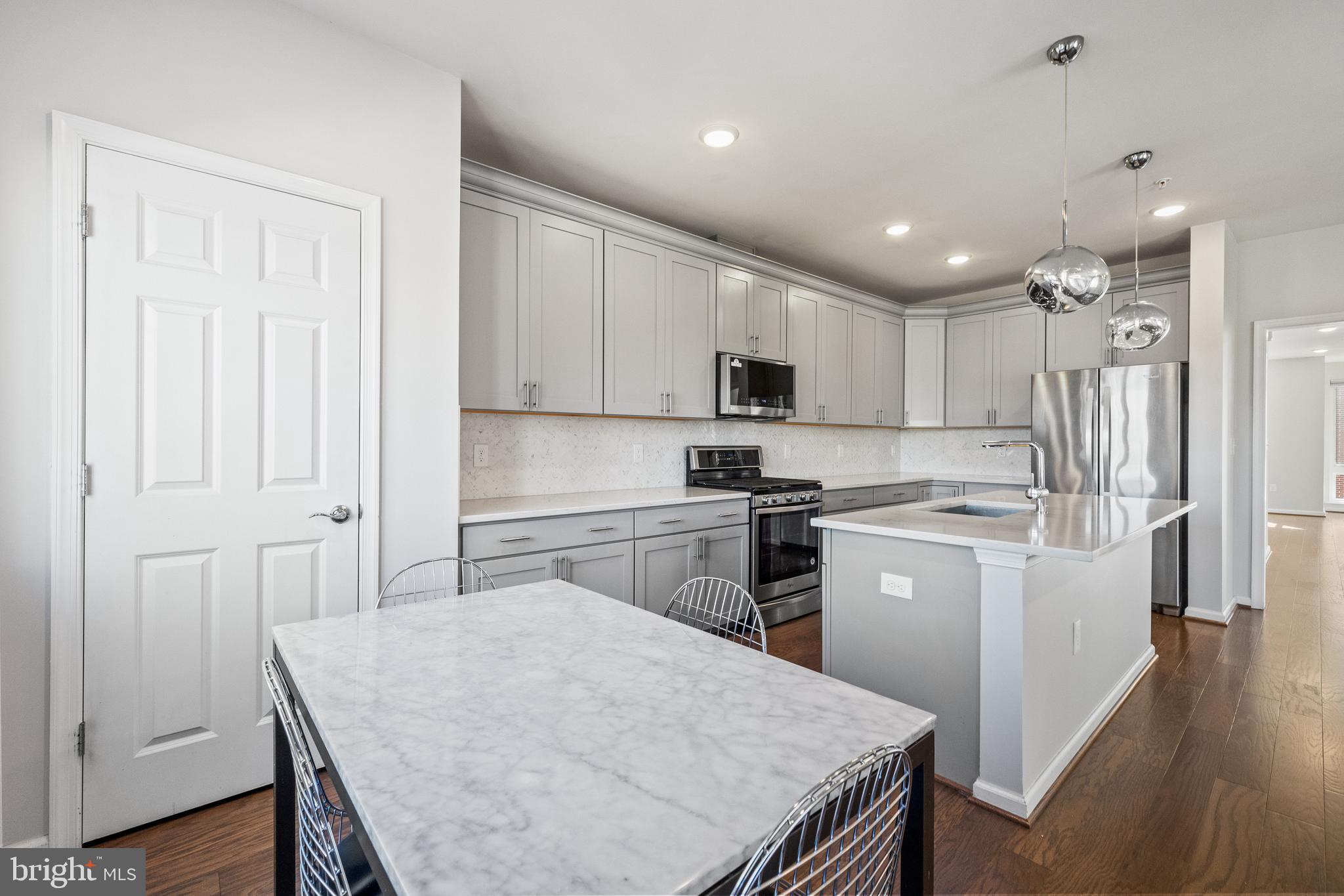 CAMBRIA SQUARE - Residential Lease