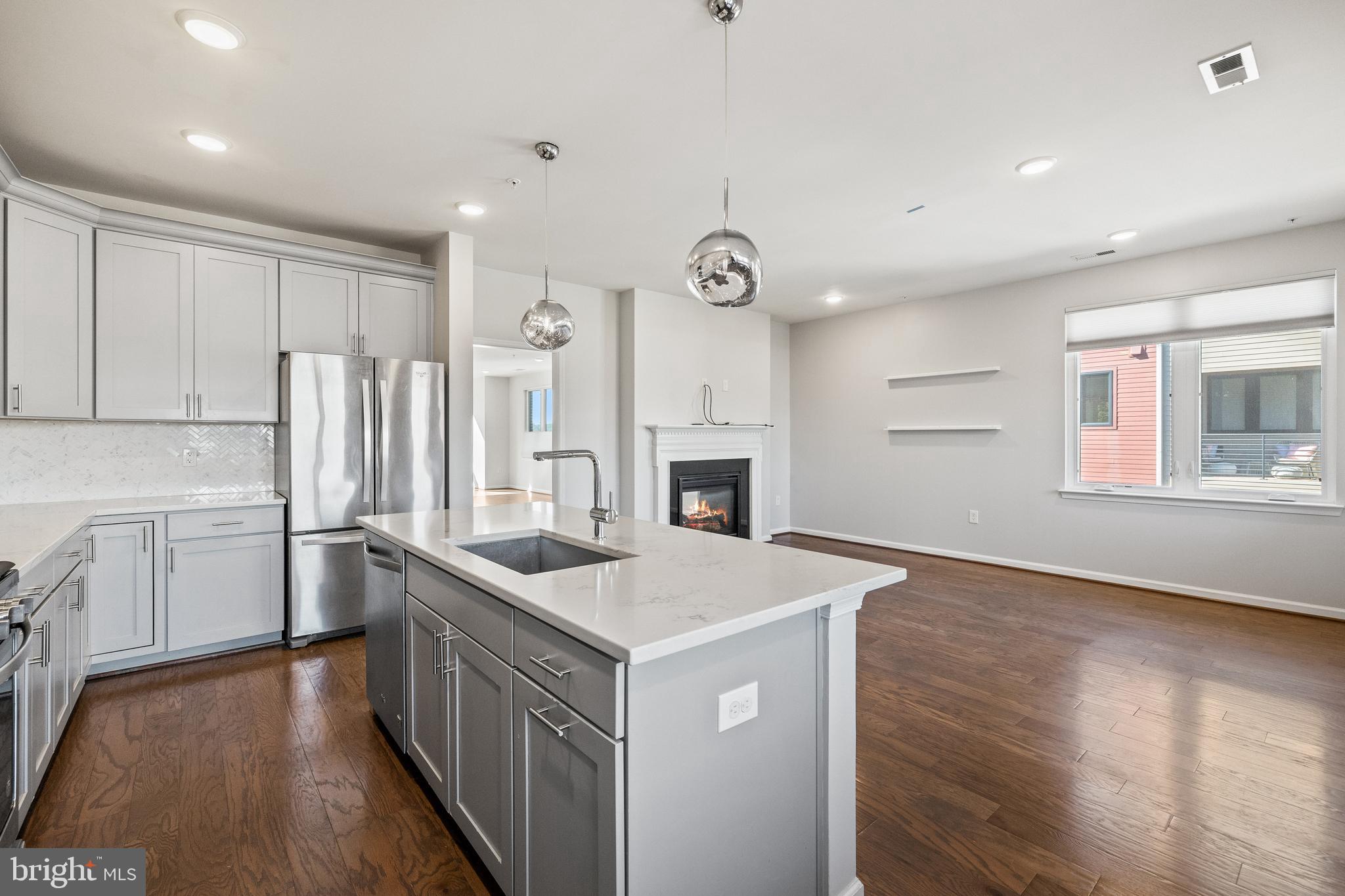 CAMBRIA SQUARE - Residential Lease