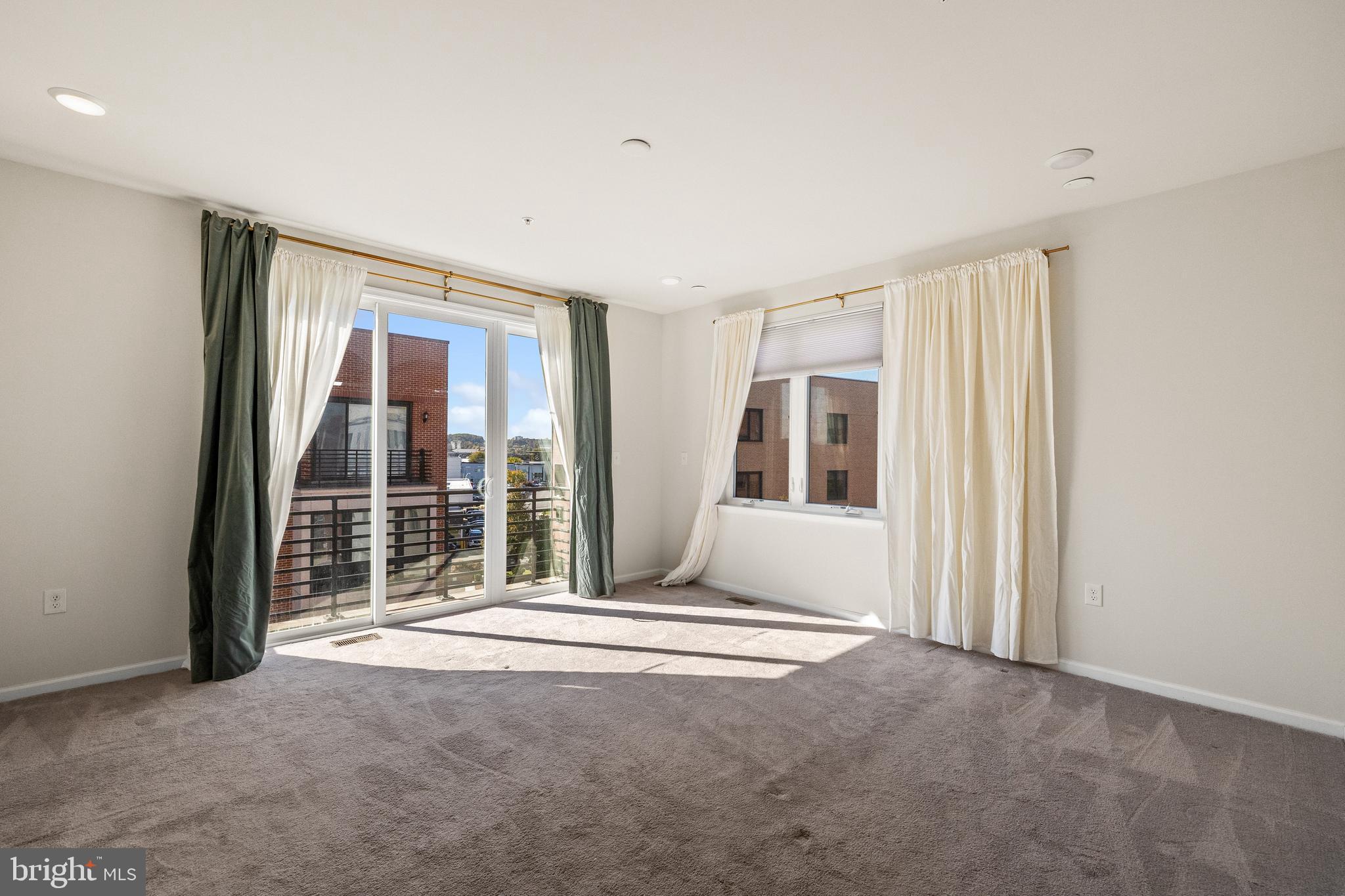 CAMBRIA SQUARE - Residential Lease