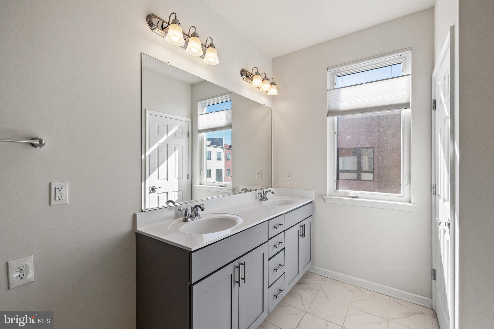 CAMBRIA SQUARE - Residential Lease