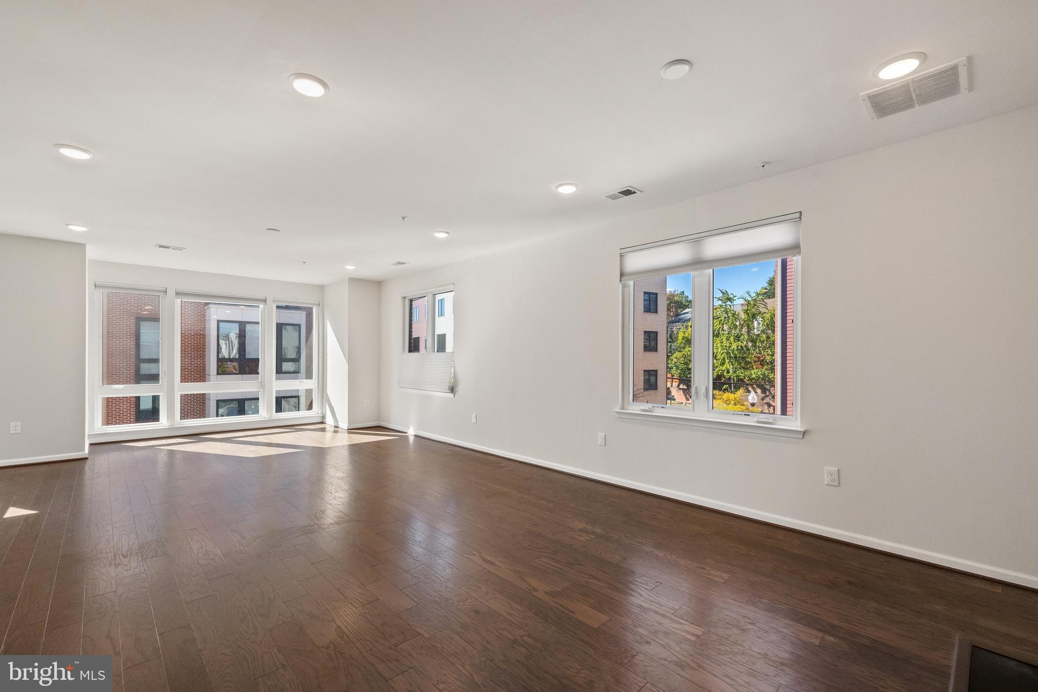 CAMBRIA SQUARE - Residential Lease