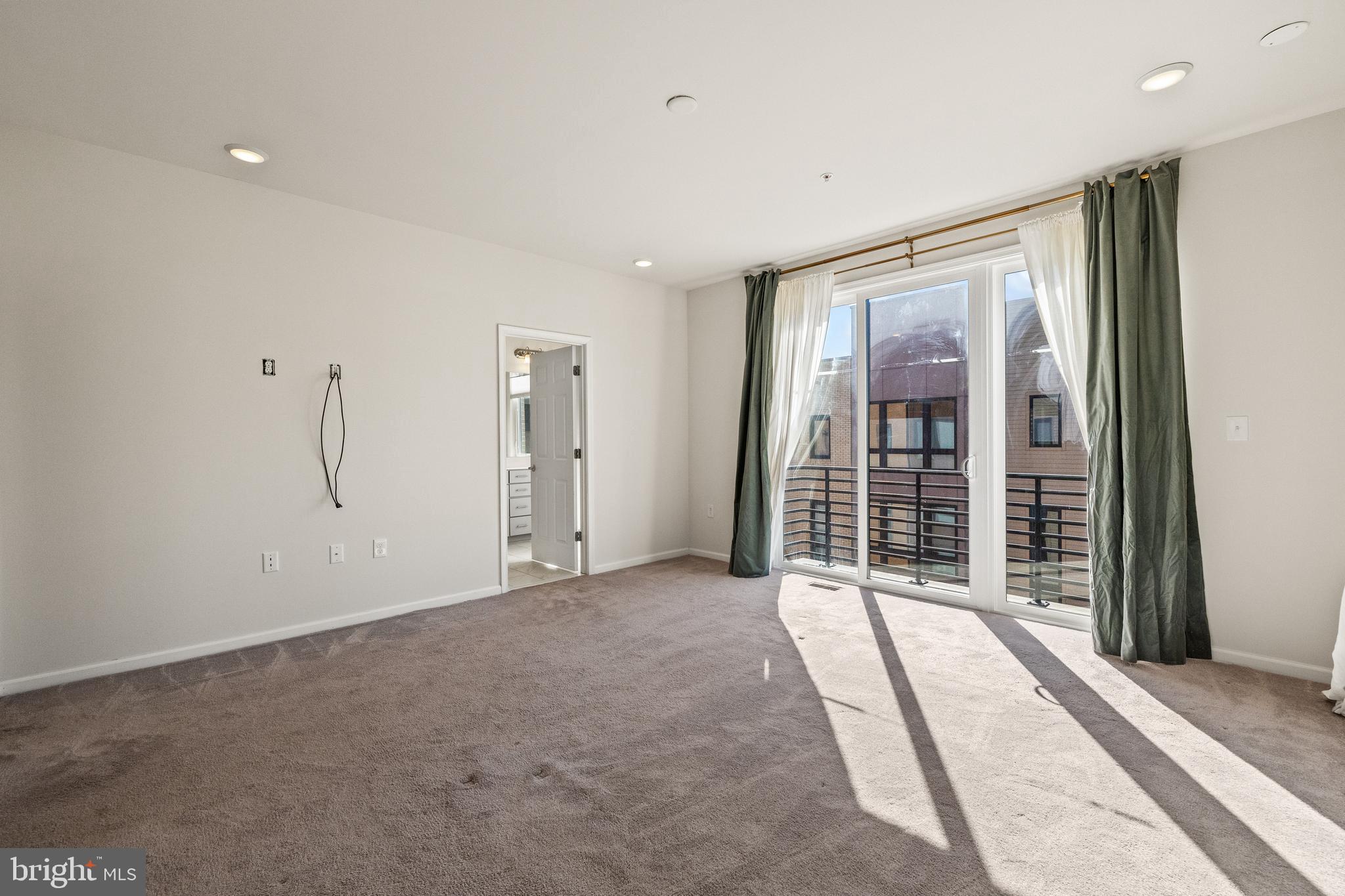 CAMBRIA SQUARE - Residential Lease