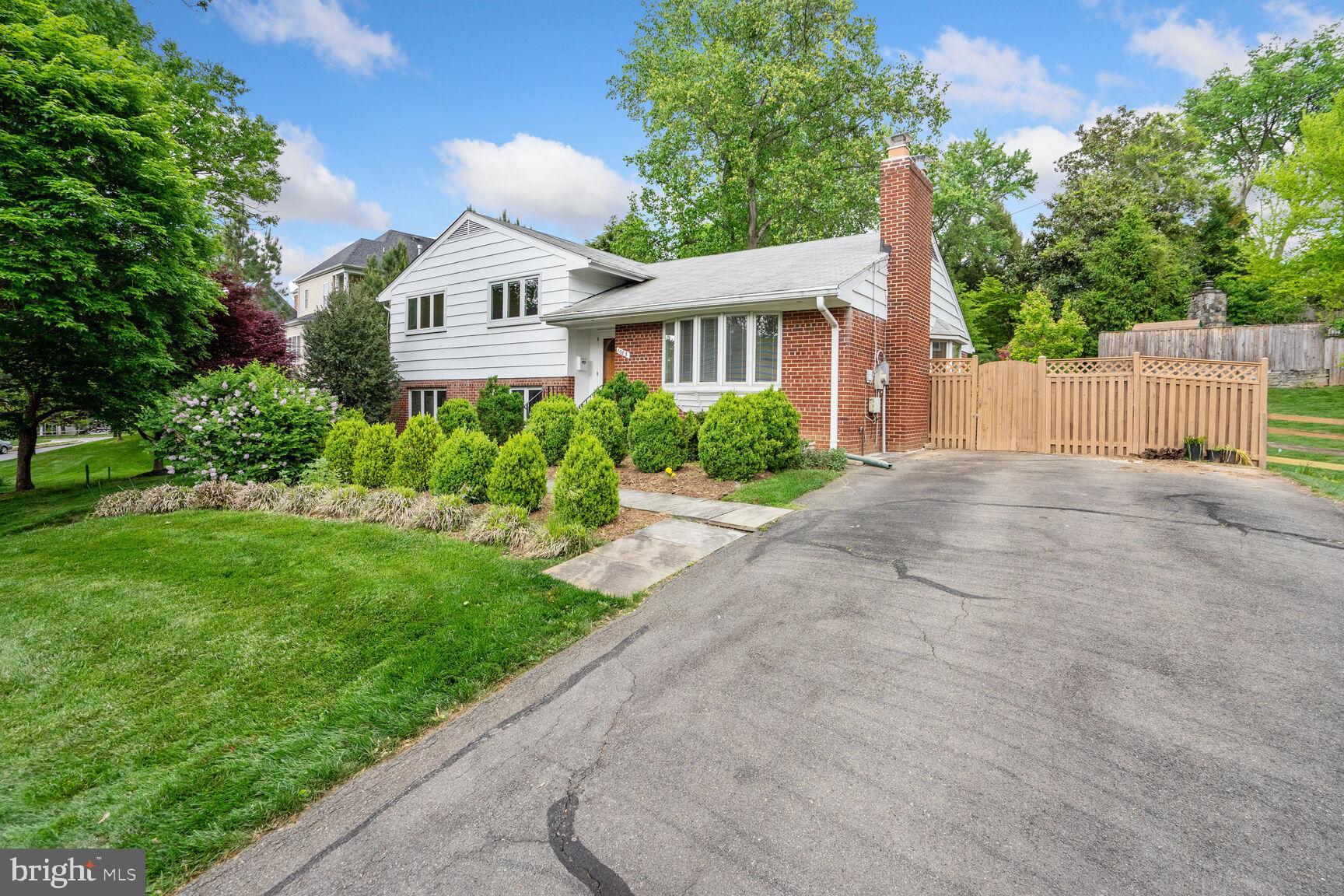 BROYHILL LANGLEY ESTATES - Residential Lease