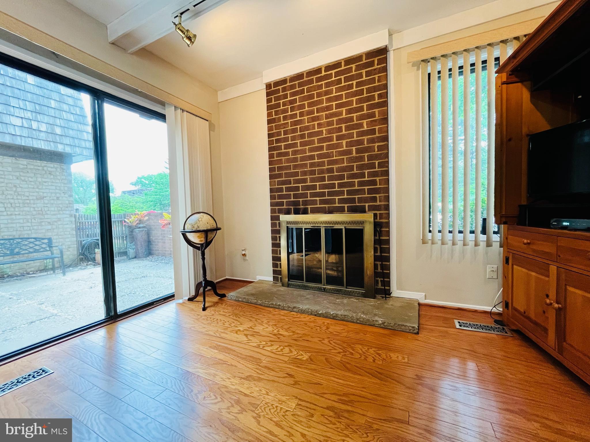 9562 FERN HOLLOW WAY