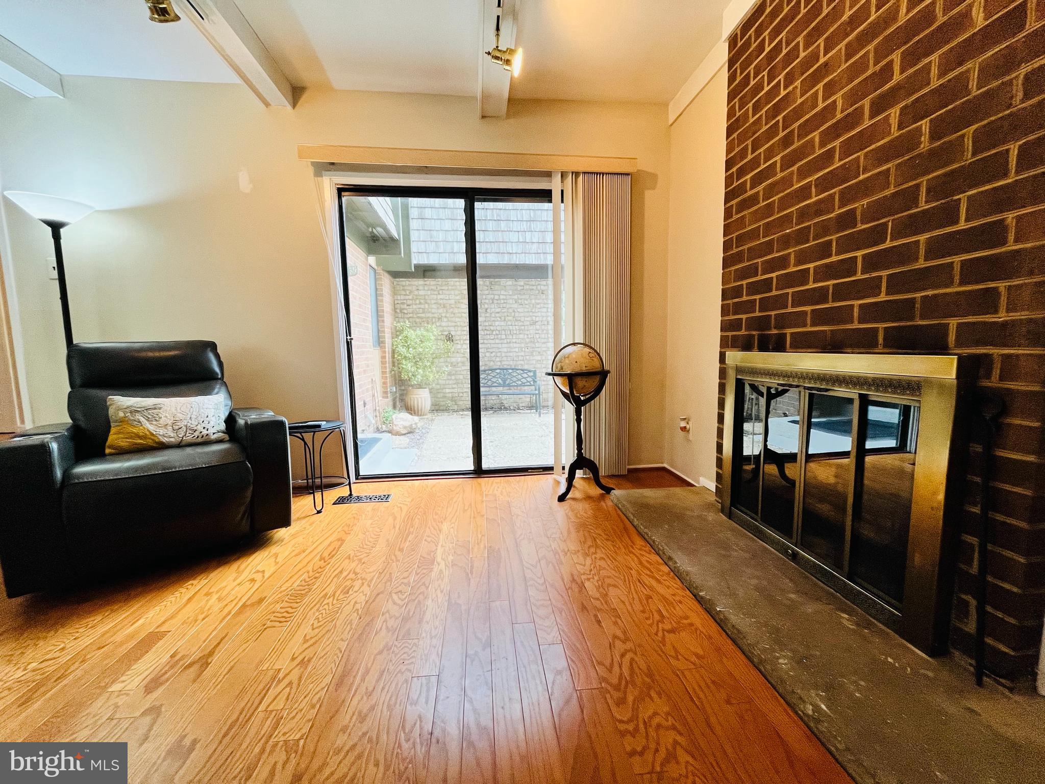 9562 FERN HOLLOW WAY