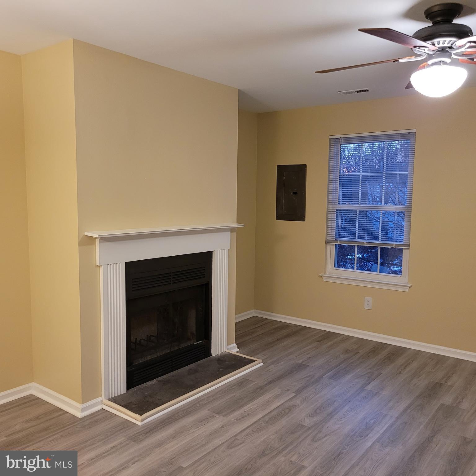 1405 HUNTINGDON MEWS