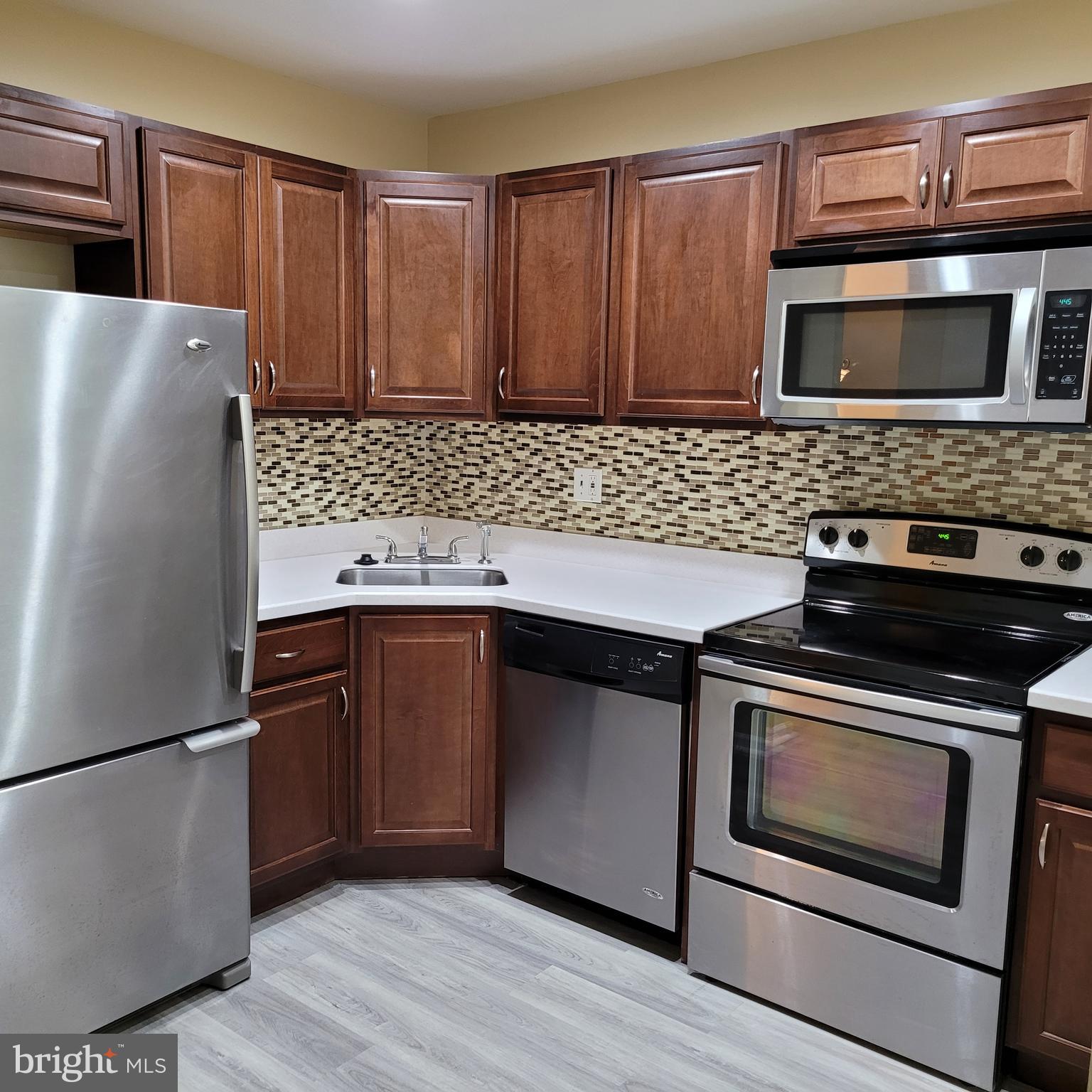 1405 HUNTINGDON MEWS