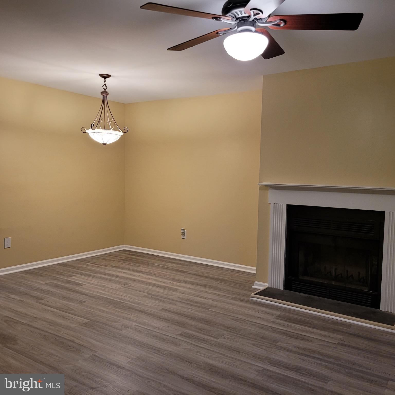 1405 HUNTINGDON MEWS