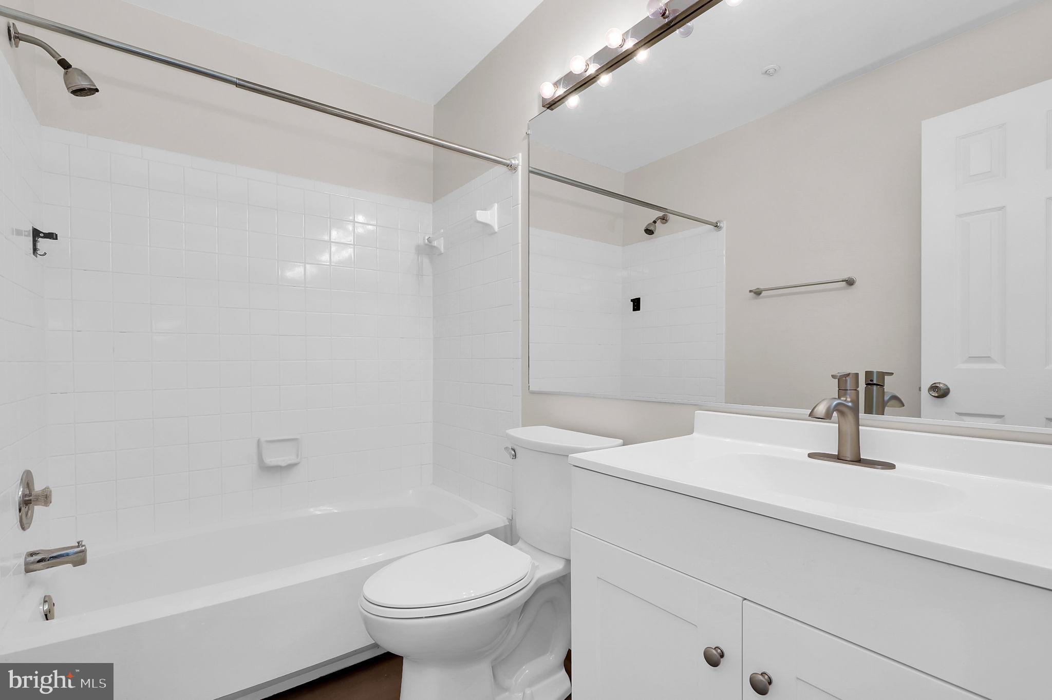 VISTAS AT WASHINGTONIAN WOODS - Residential