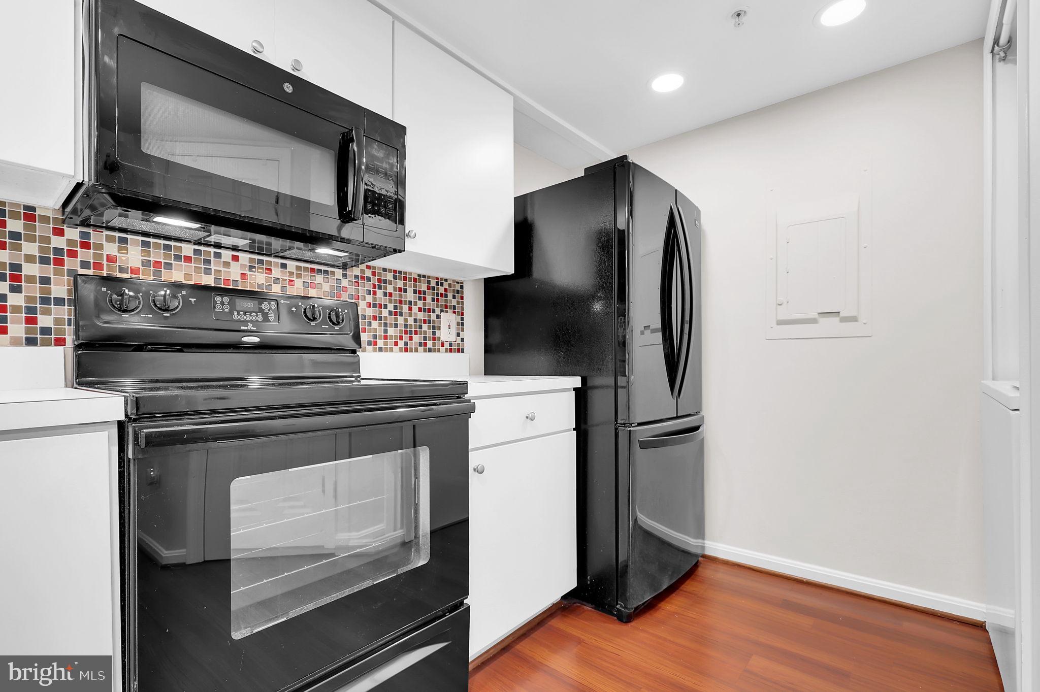 VISTAS AT WASHINGTONIAN WOODS - Residential