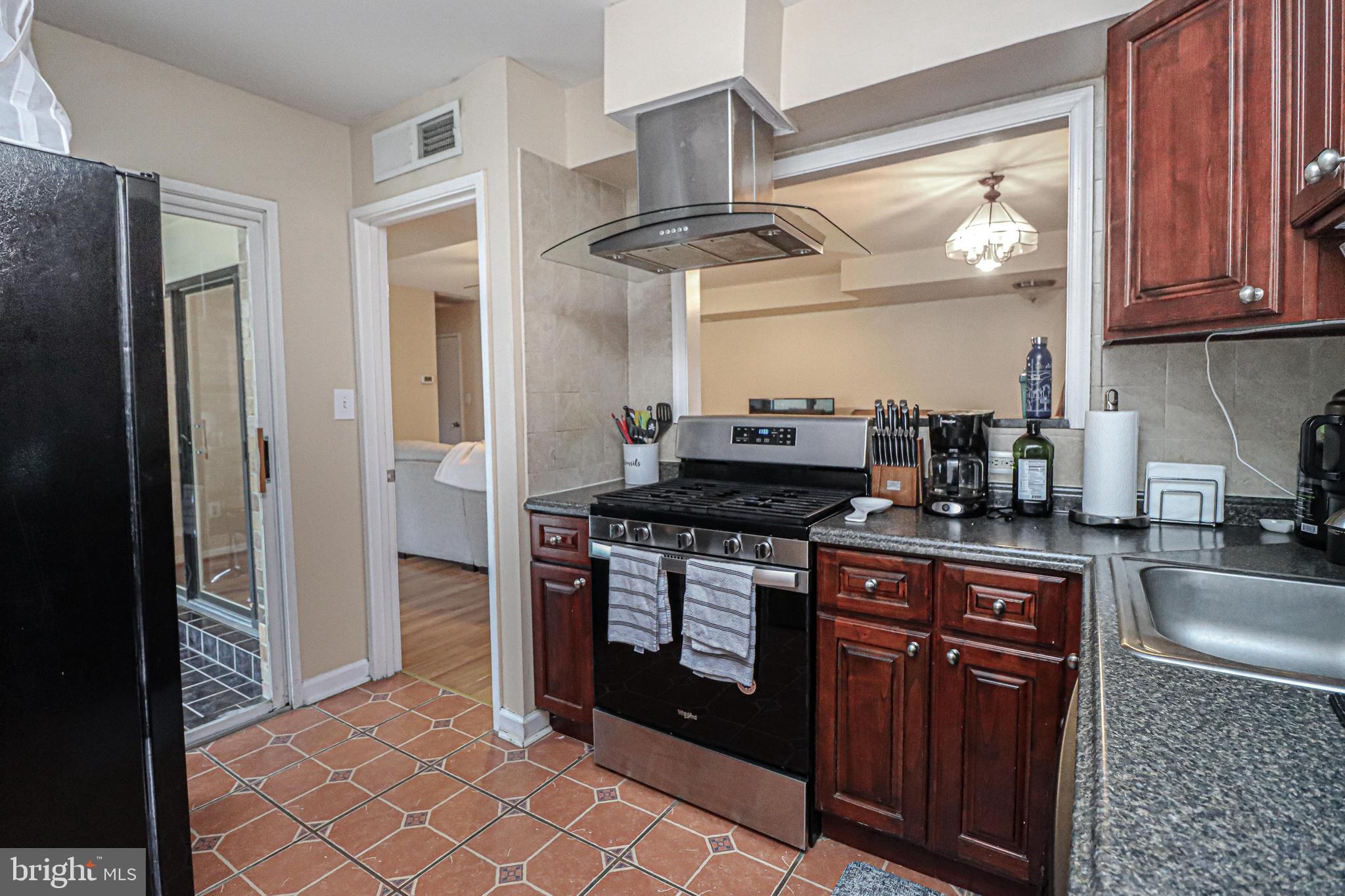 CEDAR VALLEY CONDOMINIUM - Residential Lease