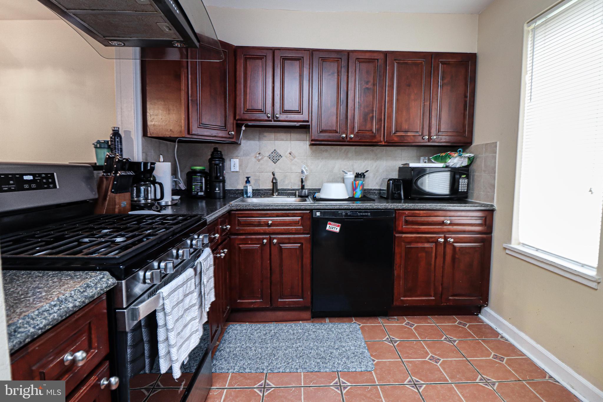 CEDAR VALLEY CONDOMINIUM - Residential Lease