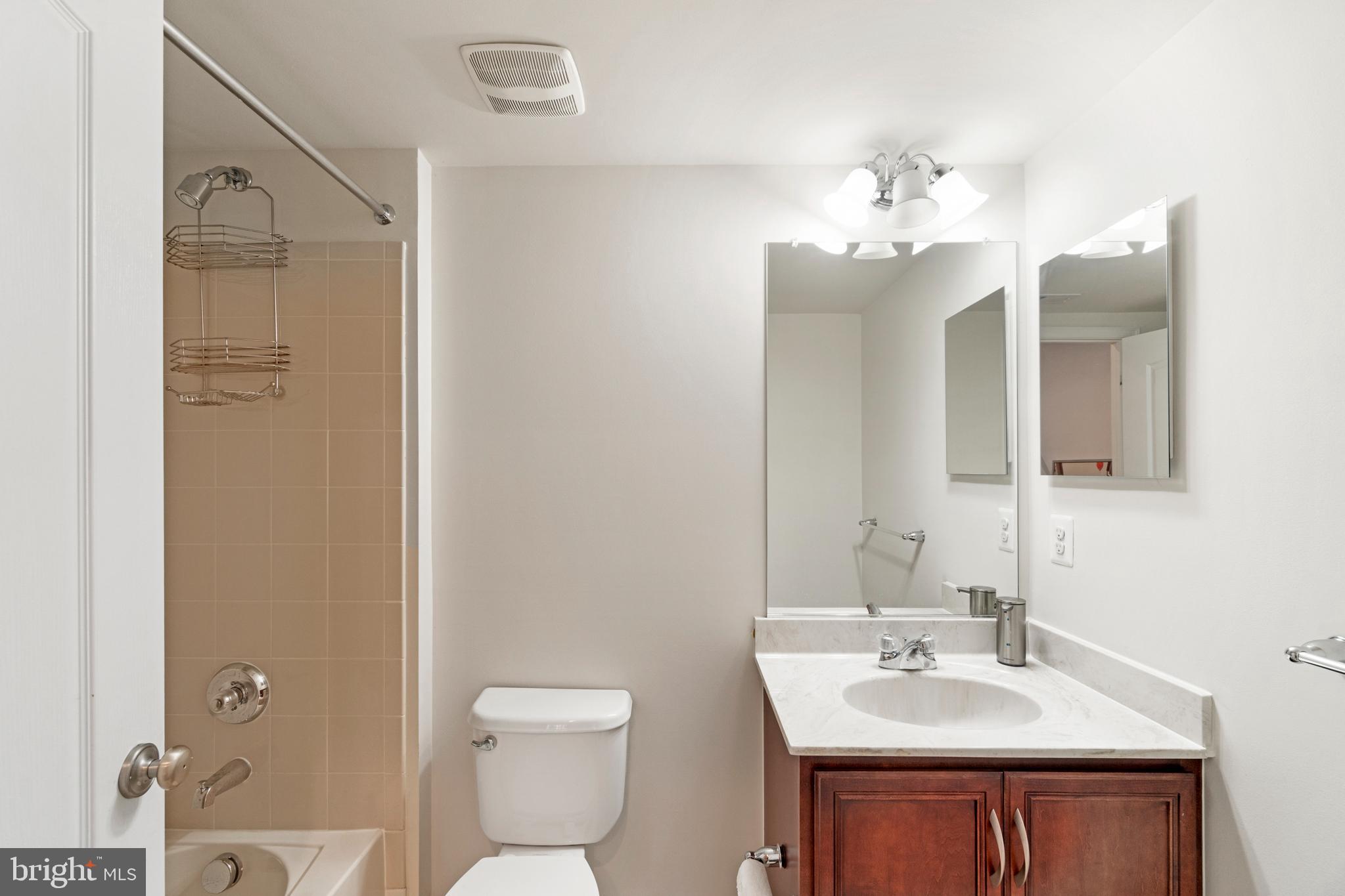 LOUDOUN VALLEY ESTATES 2 - Residential Lease