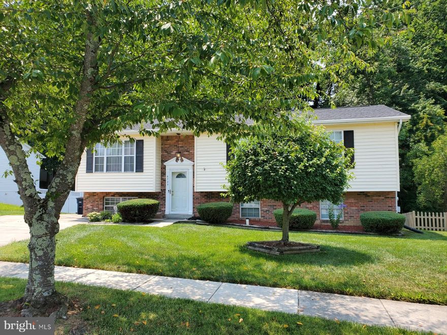 Great Curb Appeal!!!   Brilliant Appearance! !Hardwood Floors!!  Walkout Basement!! Move In Ready! Awesome! Write Subject to release!  Please Ignore days on the market.