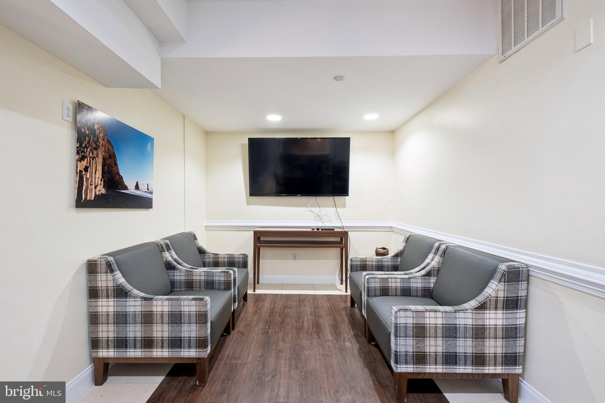 HUNTINGDON PLACE - Residential