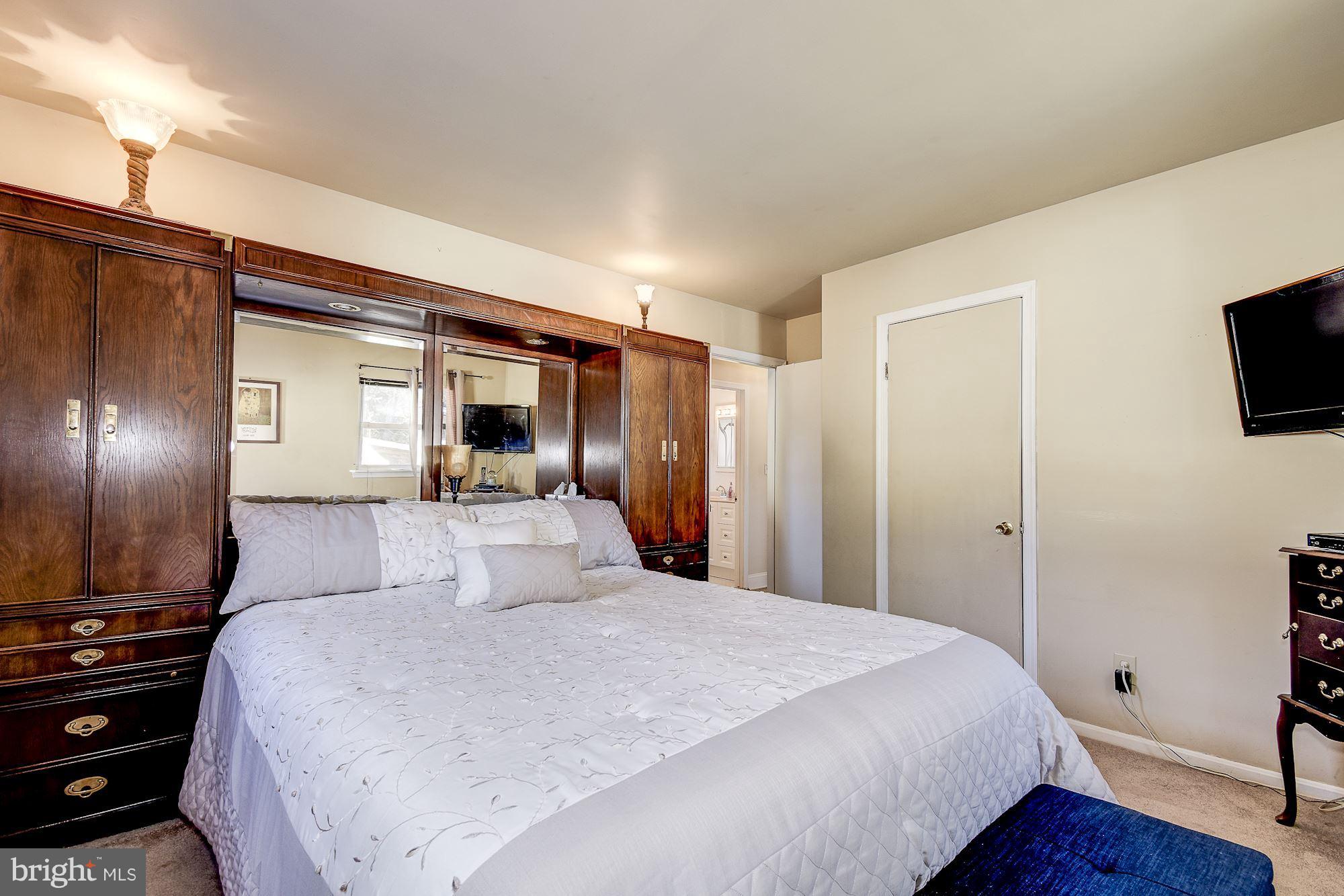 GOLDEN BEACH - Residential