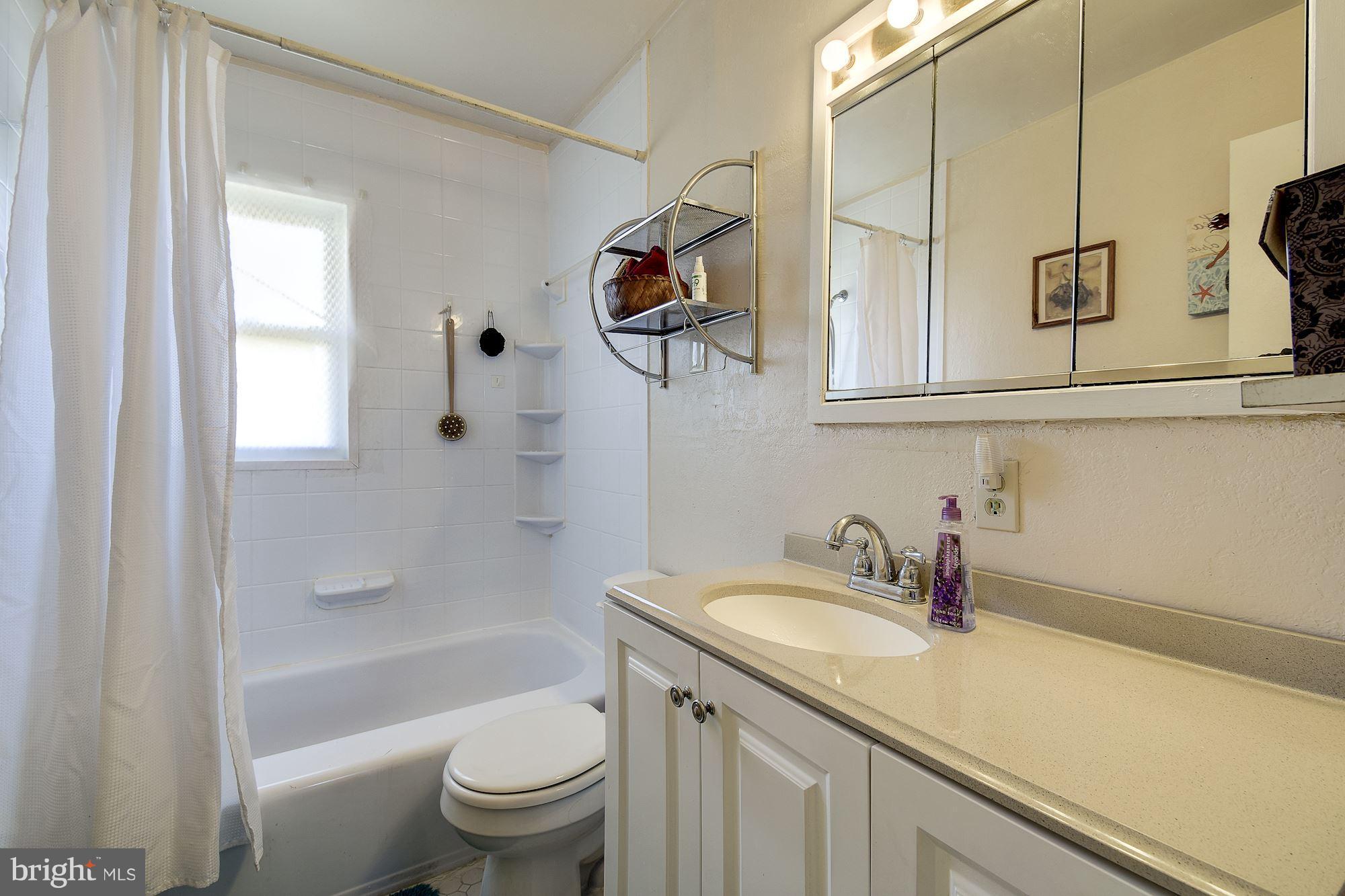 GOLDEN BEACH - Residential