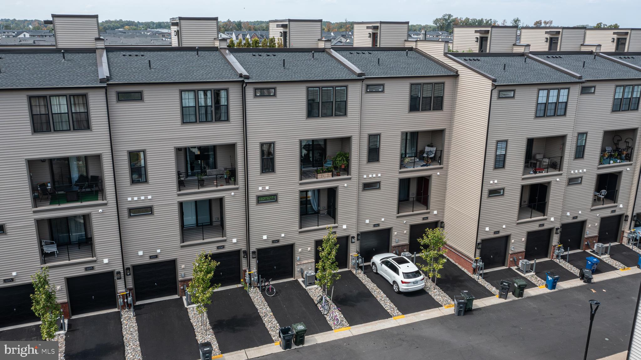 METRO WALK AT MOOREFIELD STATION - Residential