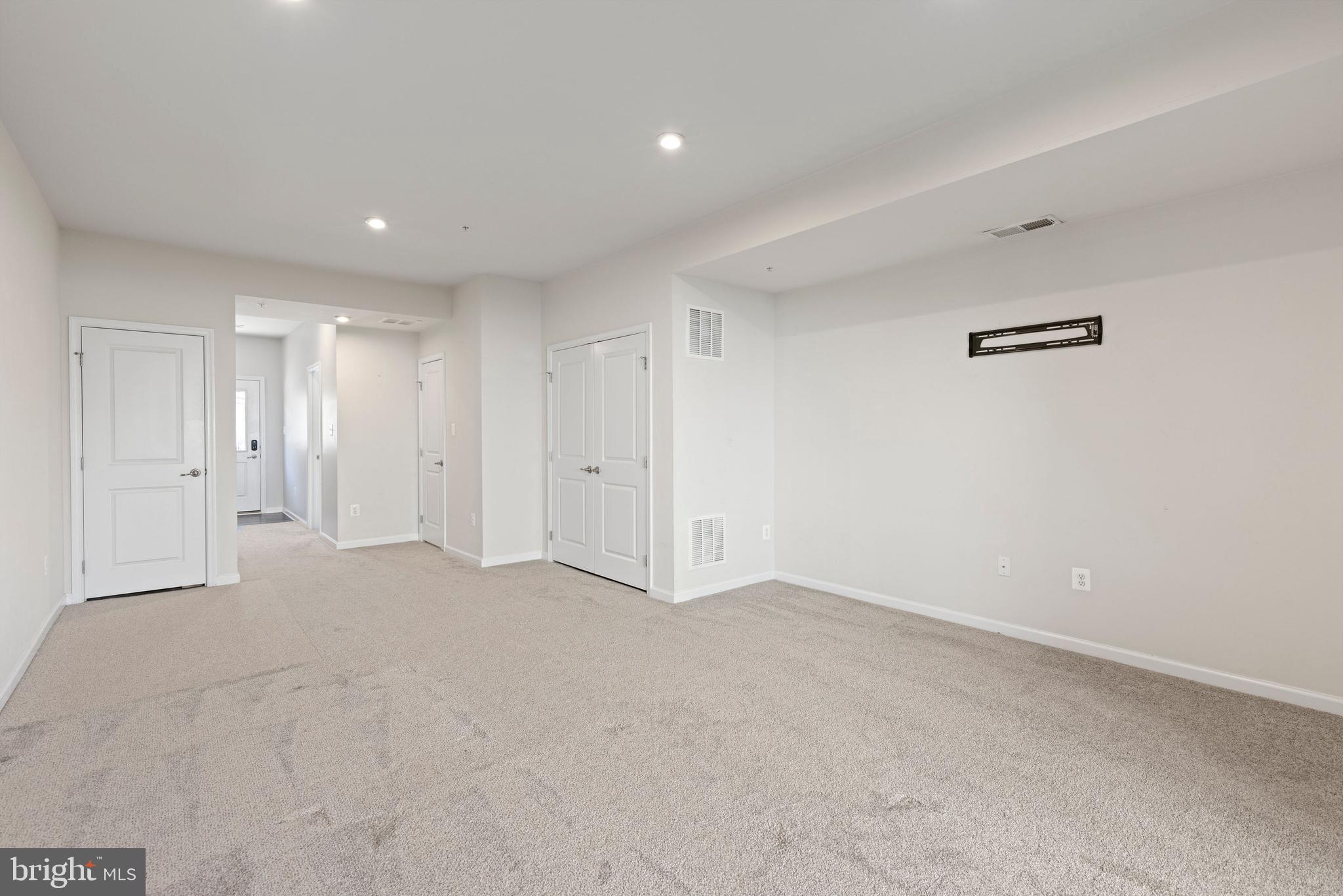 CREEKSIDE VILLAGE - Residential Lease