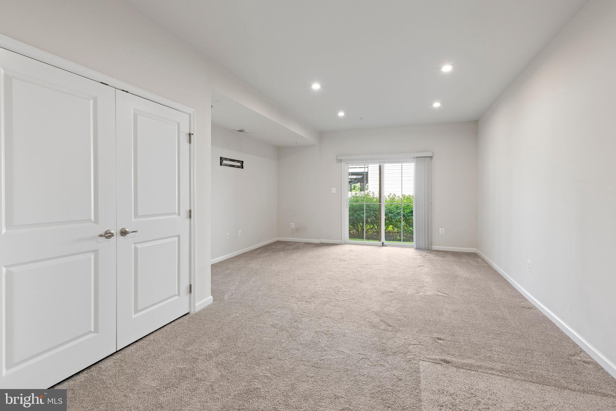 CREEKSIDE VILLAGE - Residential Lease