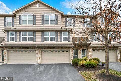 Townhouse For Sale - 9089 Joyce Lane<br/> HUMMELSTOWN, PA 17036