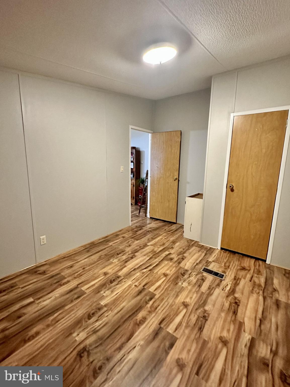 SOUTHLAND HILLS - Residential