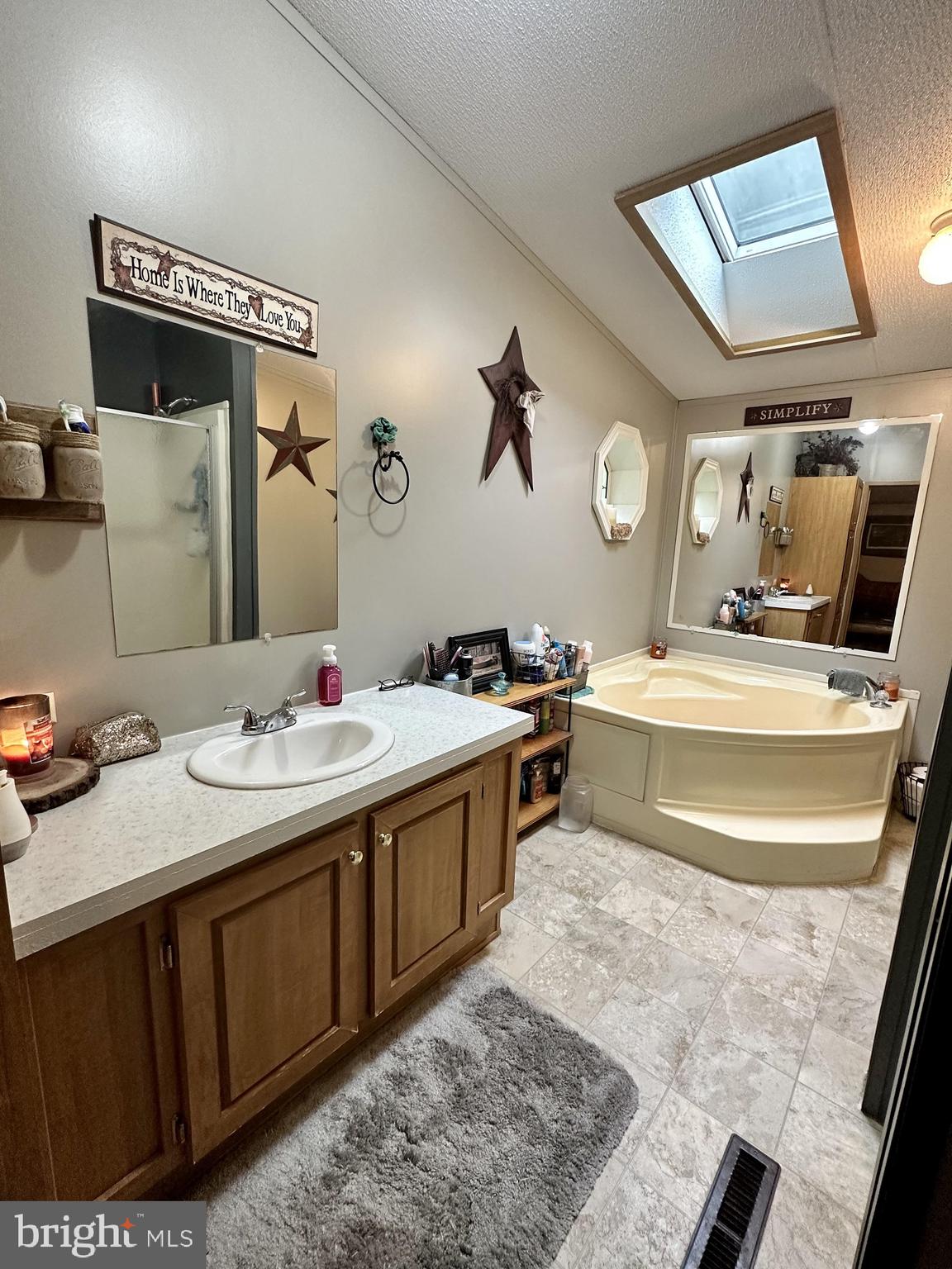 SOUTHLAND HILLS - Residential