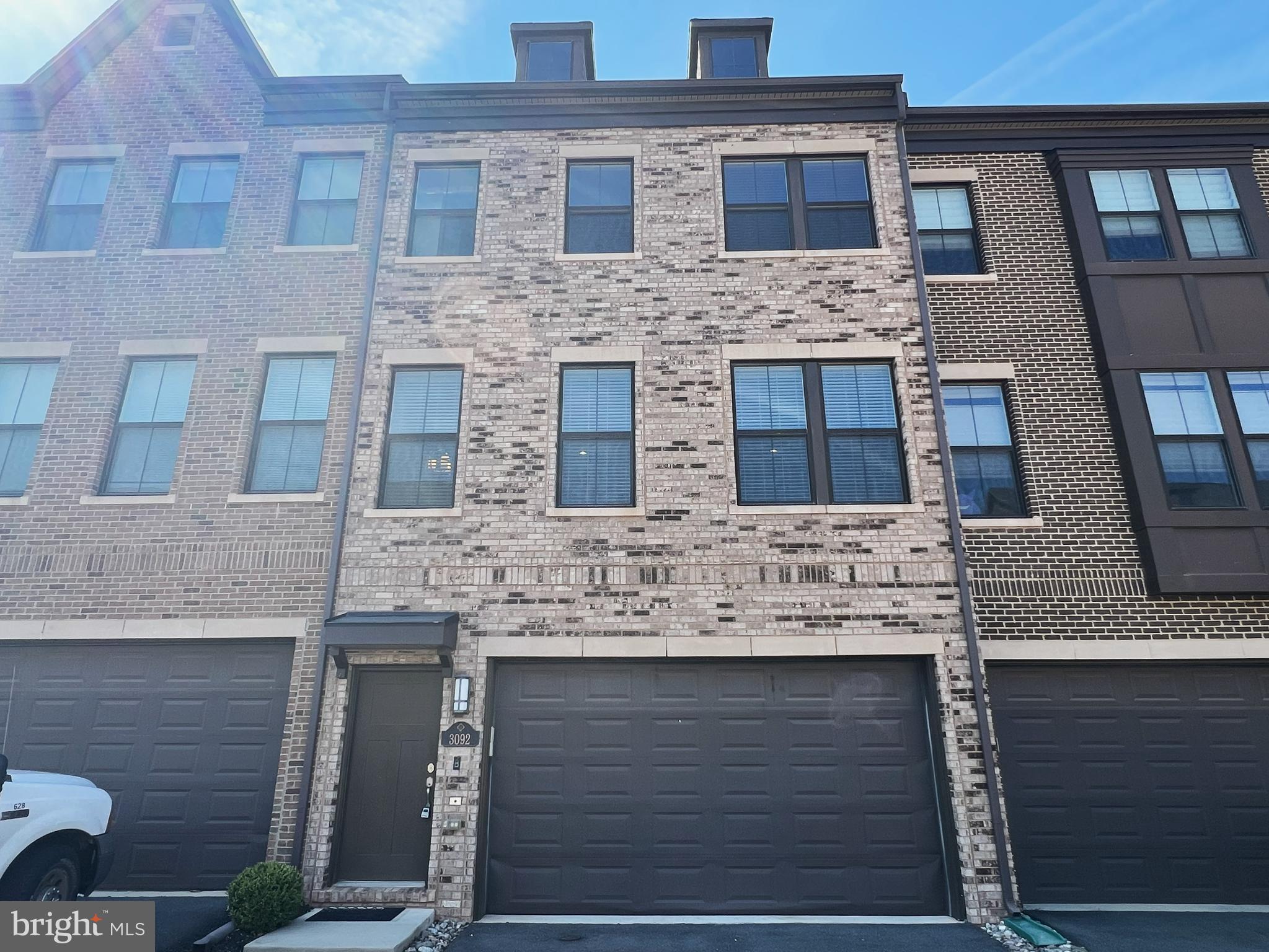 DISCOVERY SQUARE - Residential Lease