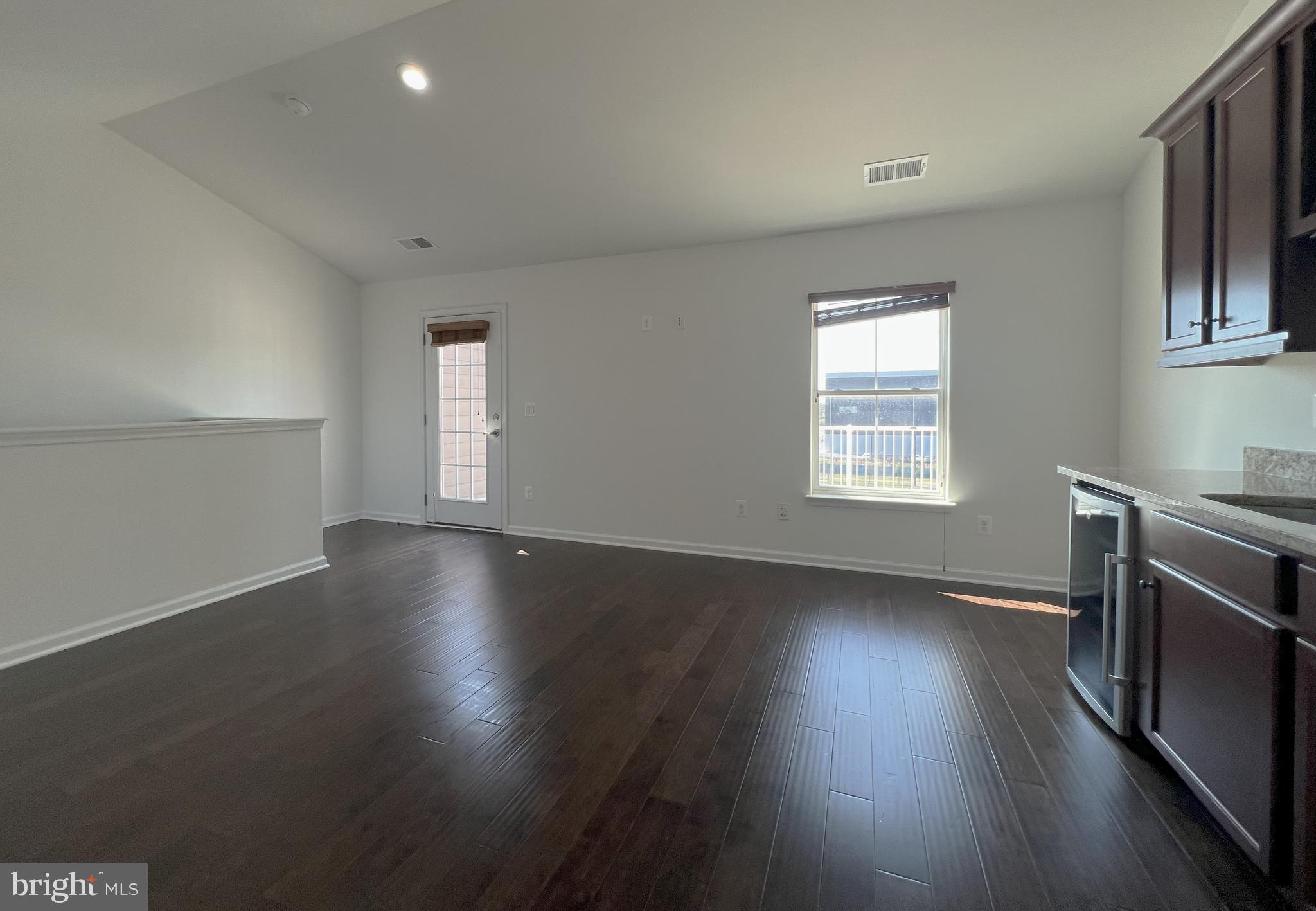 DISCOVERY SQUARE - Residential Lease