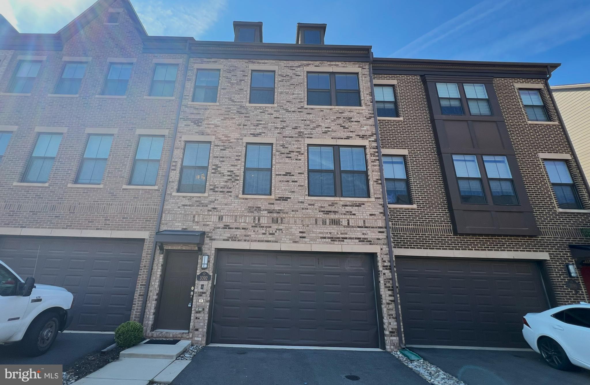 DISCOVERY SQUARE - Residential Lease