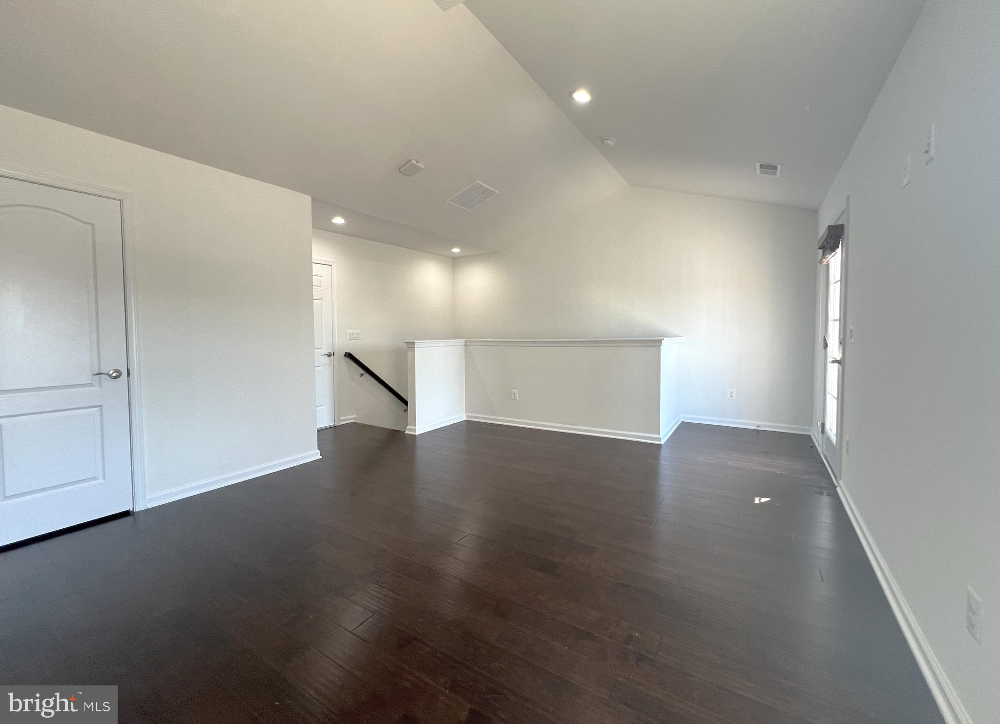 DISCOVERY SQUARE - Residential Lease