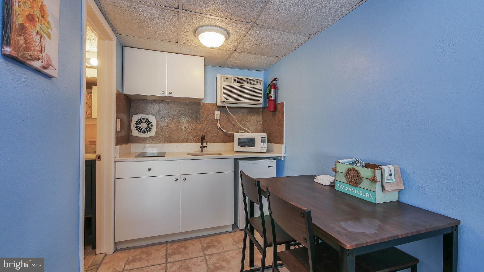 313 E GLENWOOD AVENUE 206