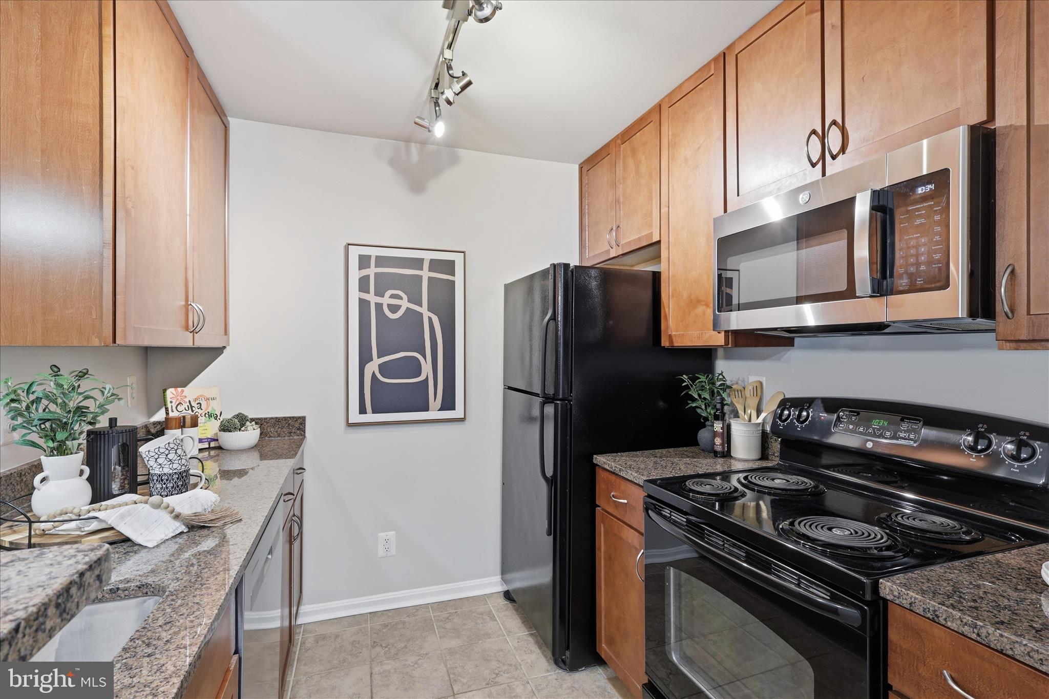 FOUR WINDS AT OAKTON - Residential