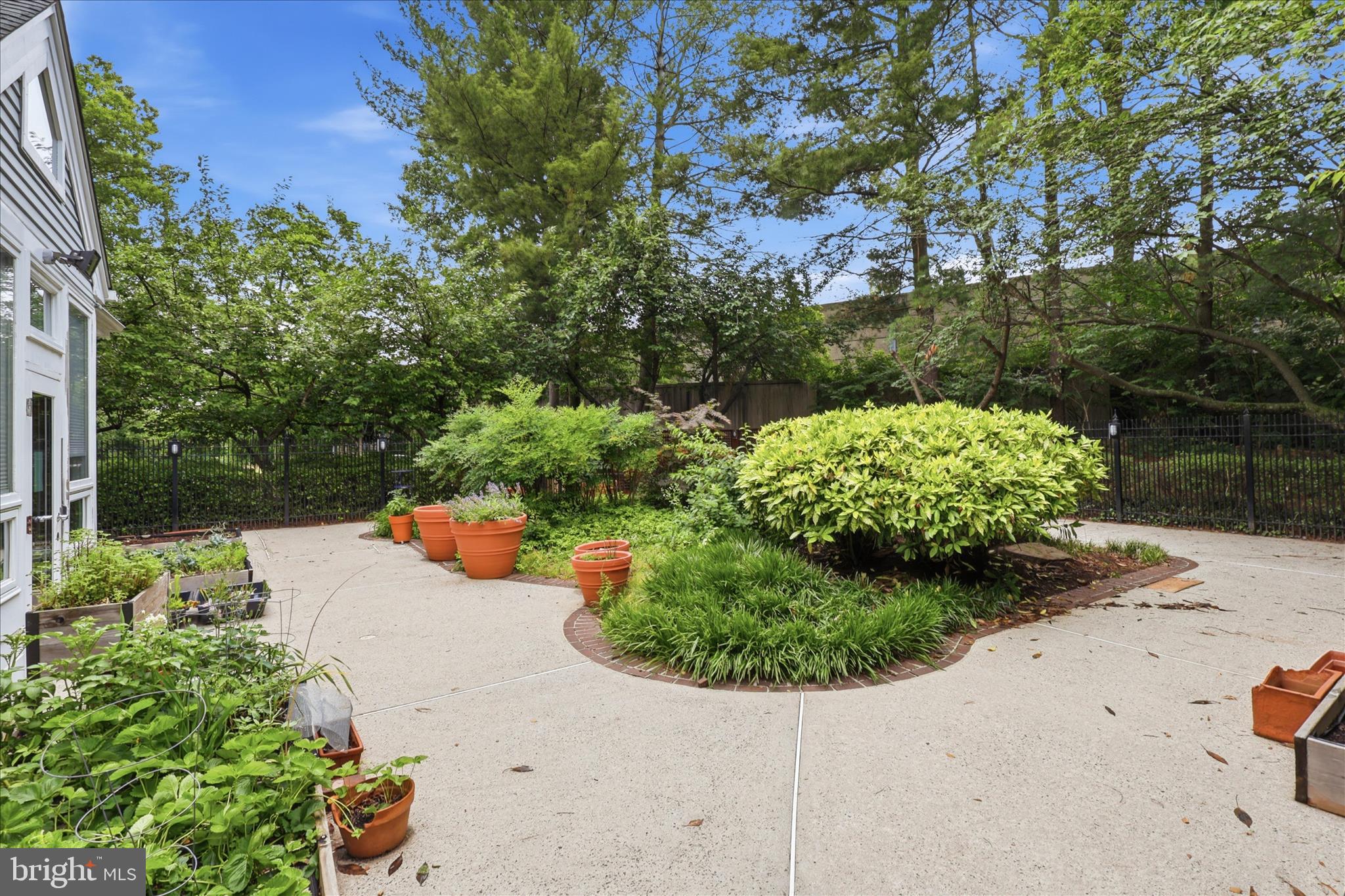 FOUR WINDS AT OAKTON - Residential