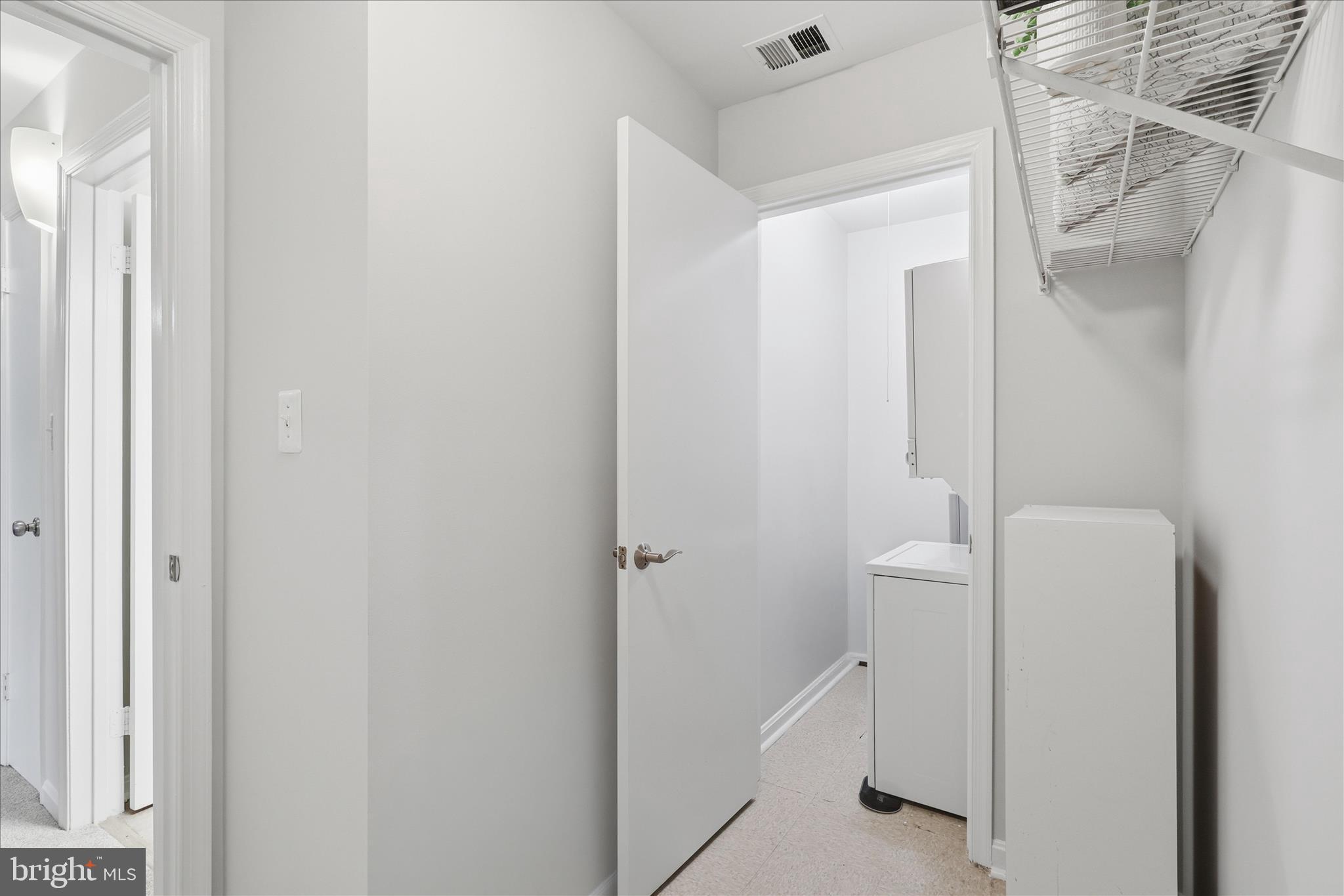 FOUR WINDS AT OAKTON - Residential