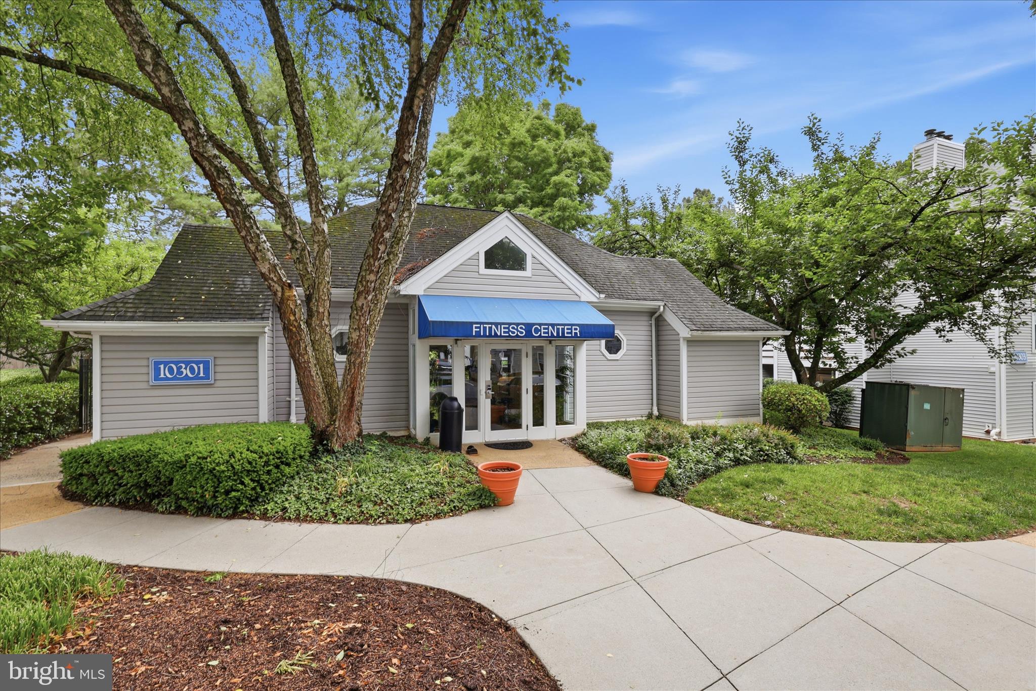 FOUR WINDS AT OAKTON - Residential