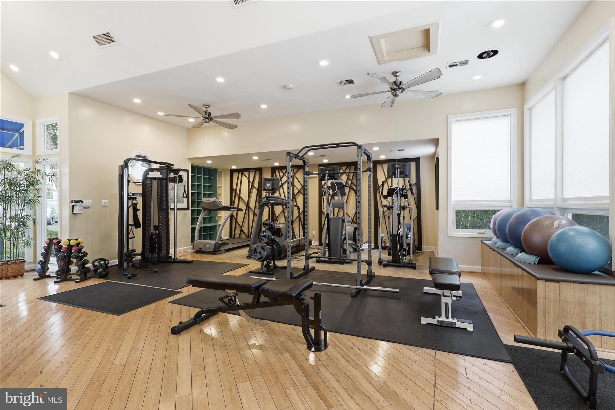 FOUR WINDS AT OAKTON - Residential