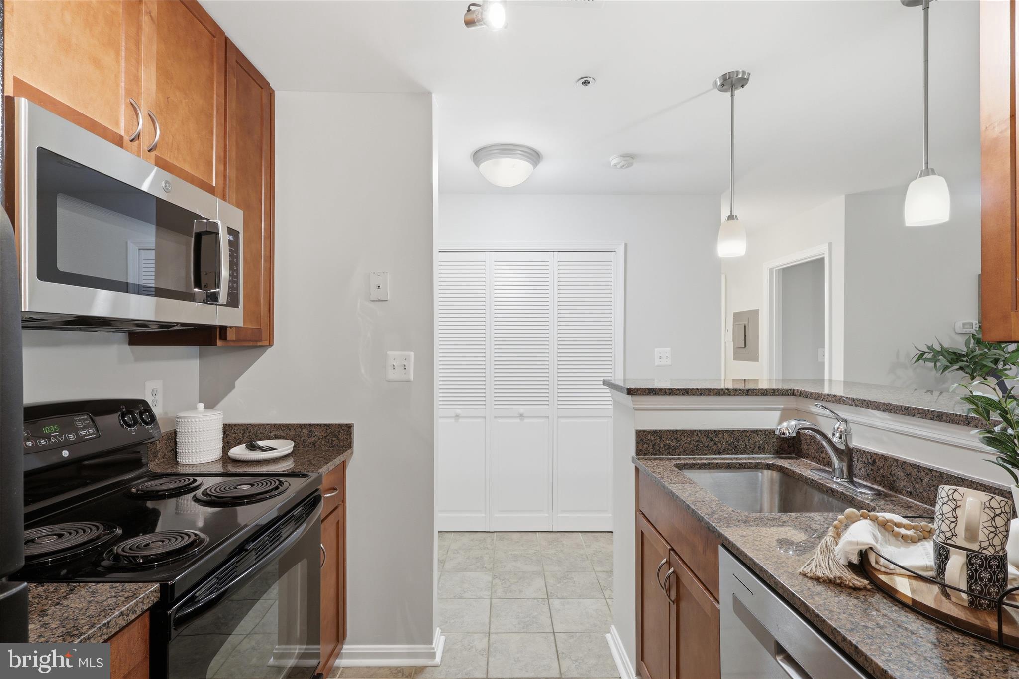 FOUR WINDS AT OAKTON - Residential