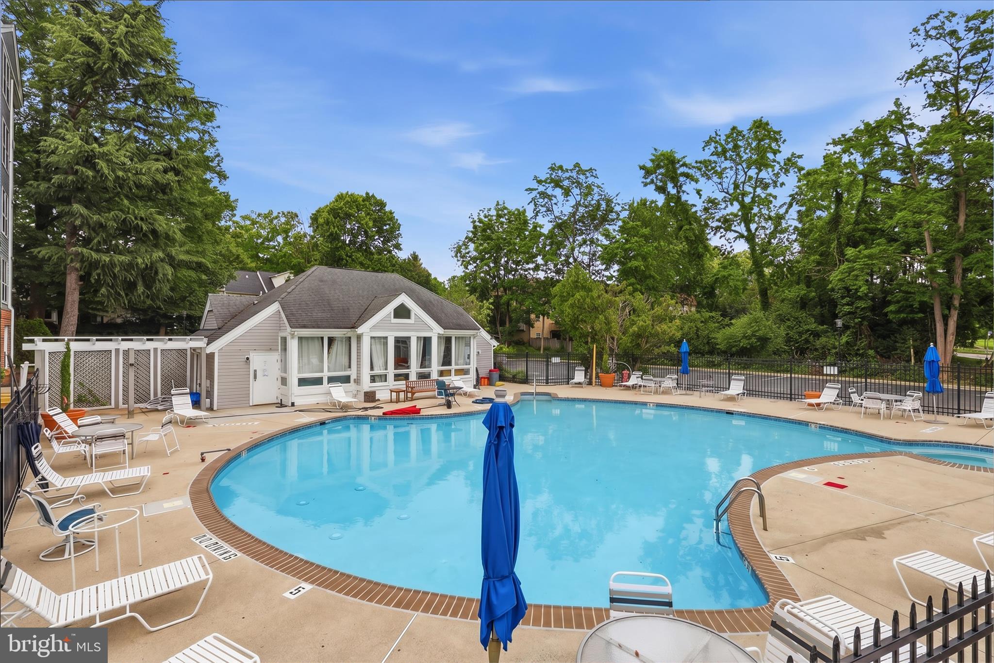 FOUR WINDS AT OAKTON - Residential