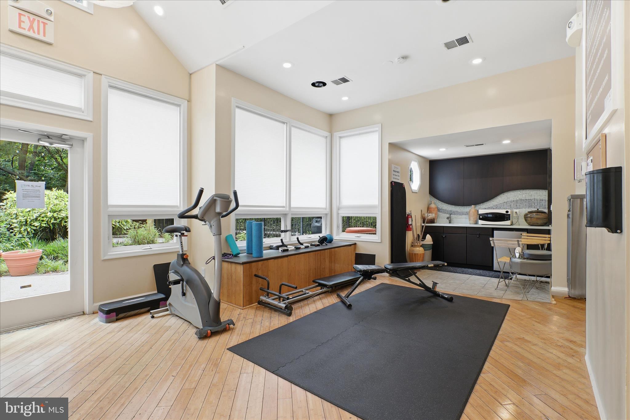 FOUR WINDS AT OAKTON - Residential